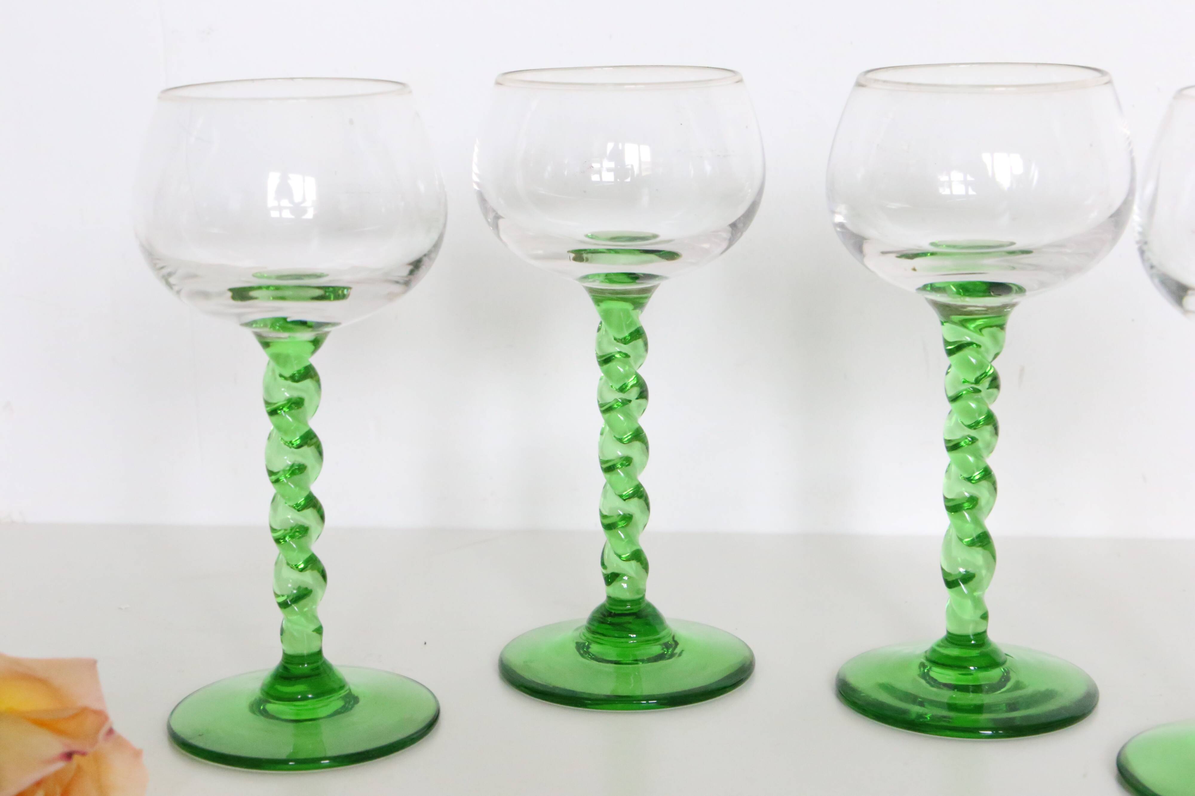 Set de 4 verres à vin blanc, pied vert, Français, vintage