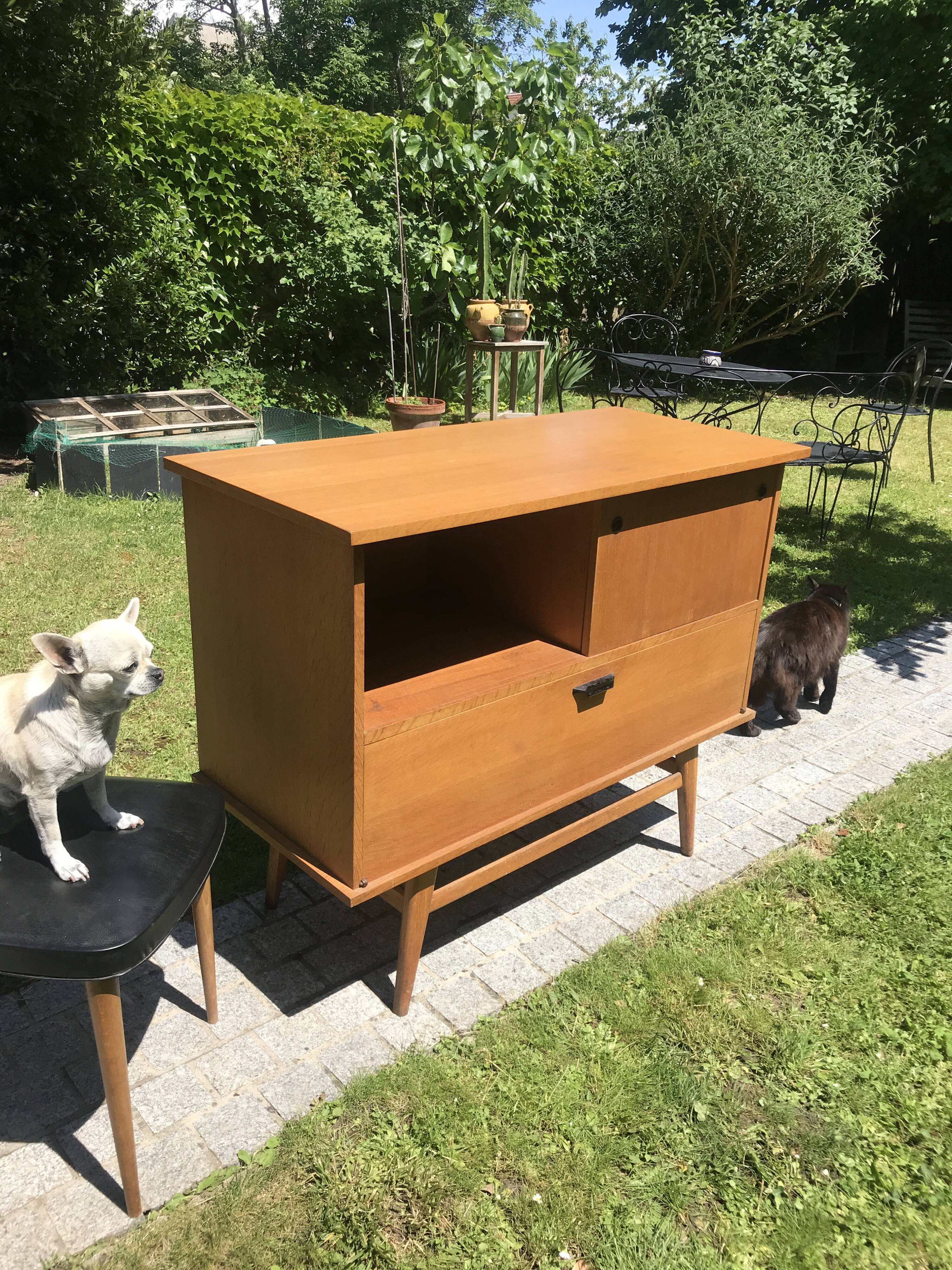 Small sideboard vintage HiFi 1950 feet compass