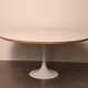 Table basse avec pied tulipe blanche - années 1960