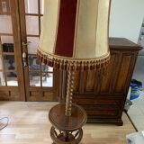Lampadaire en bois massif tourné et abat-jour en vessie