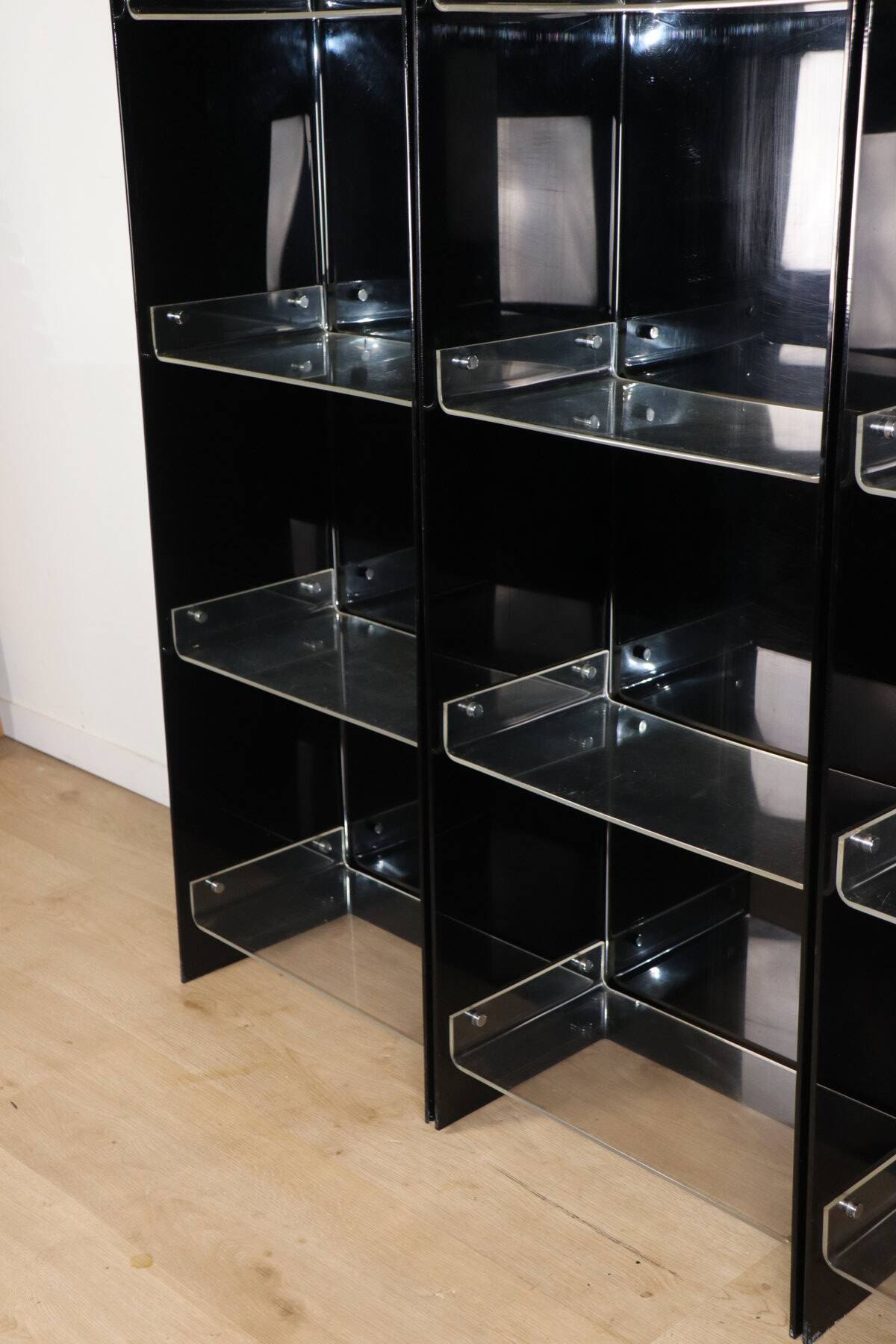 Vintage Space Age bookshelf in black and clear plexiglass – 1970