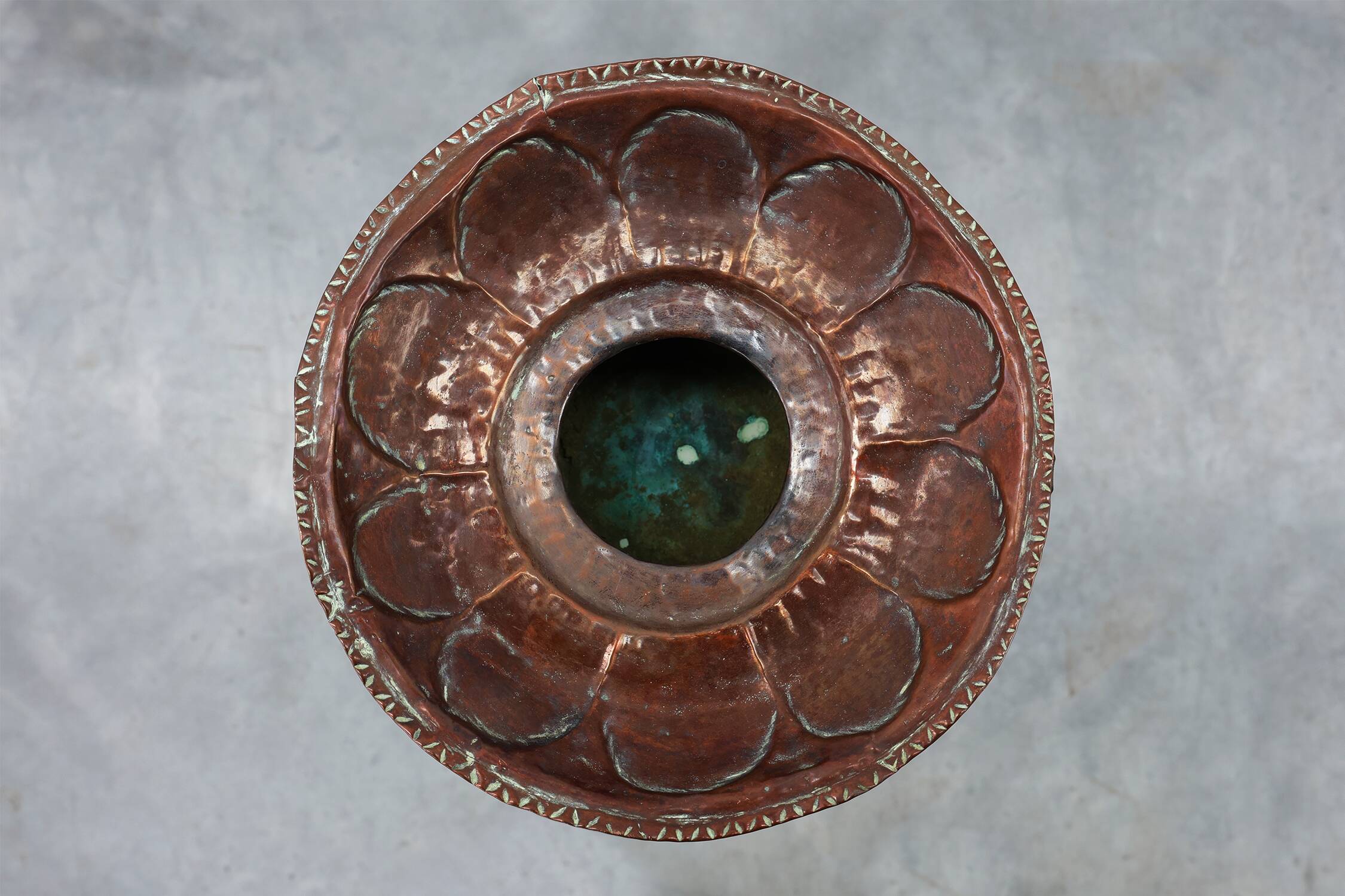 Art Nouveau planter in metal and copper, France ca. 1905