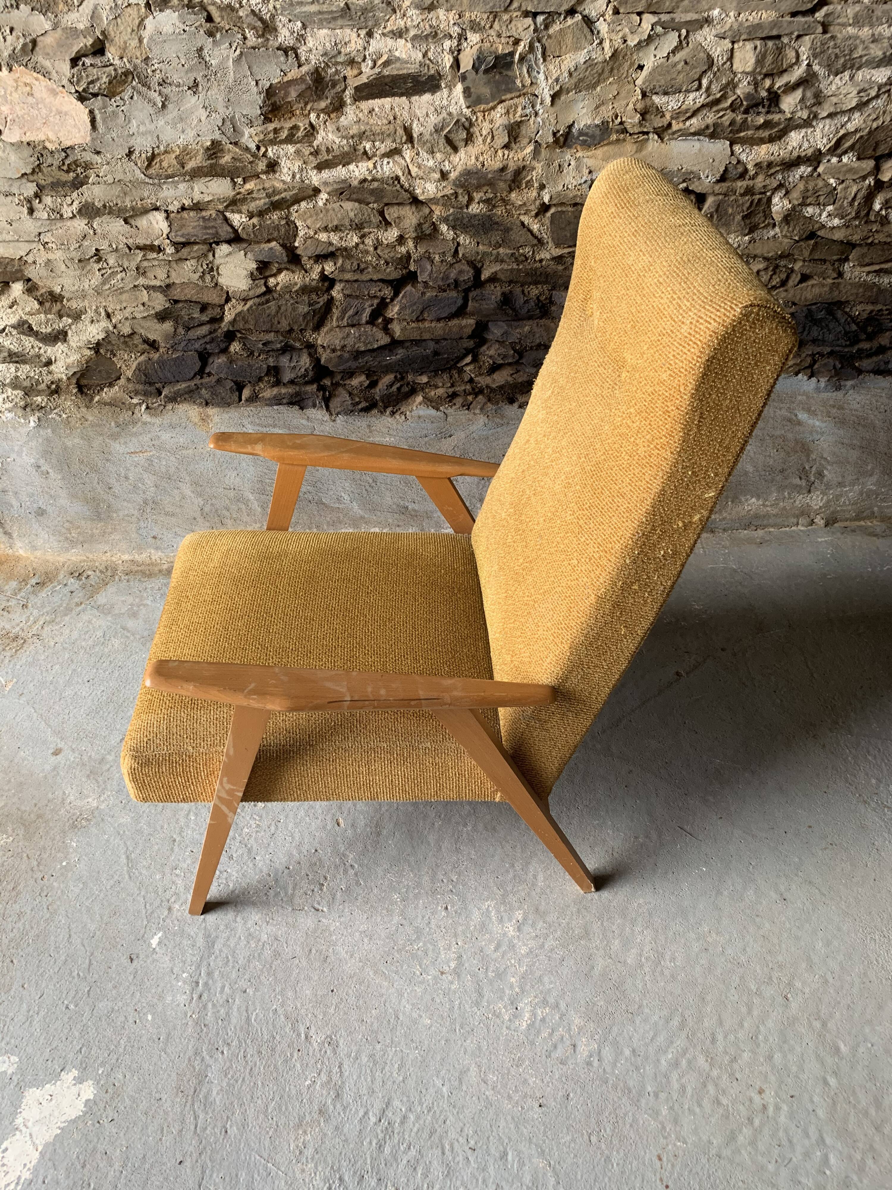 Fauteuil moutarde - bois et velours