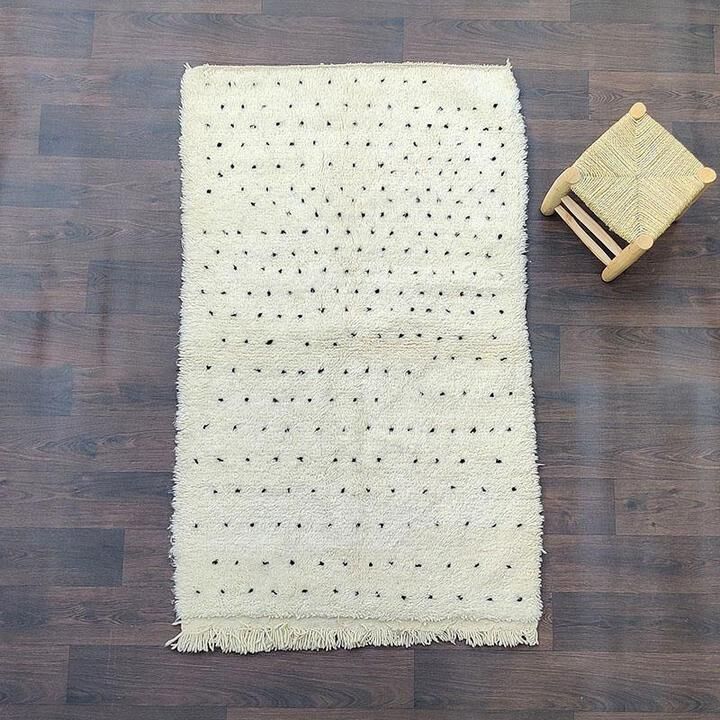 Bohemian rug with black dots 105x175 cm