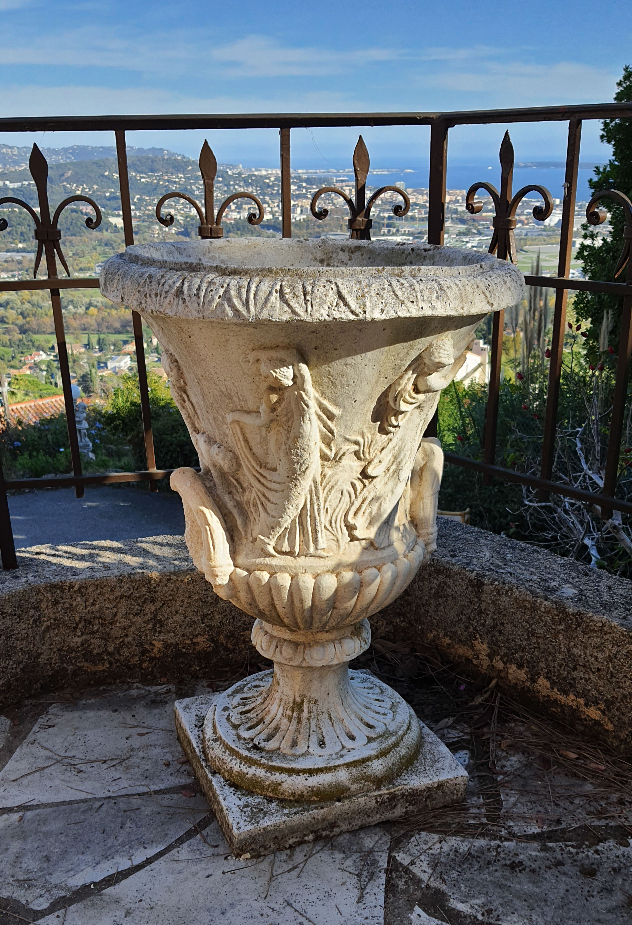 Medicis stone vase, flower pot garden