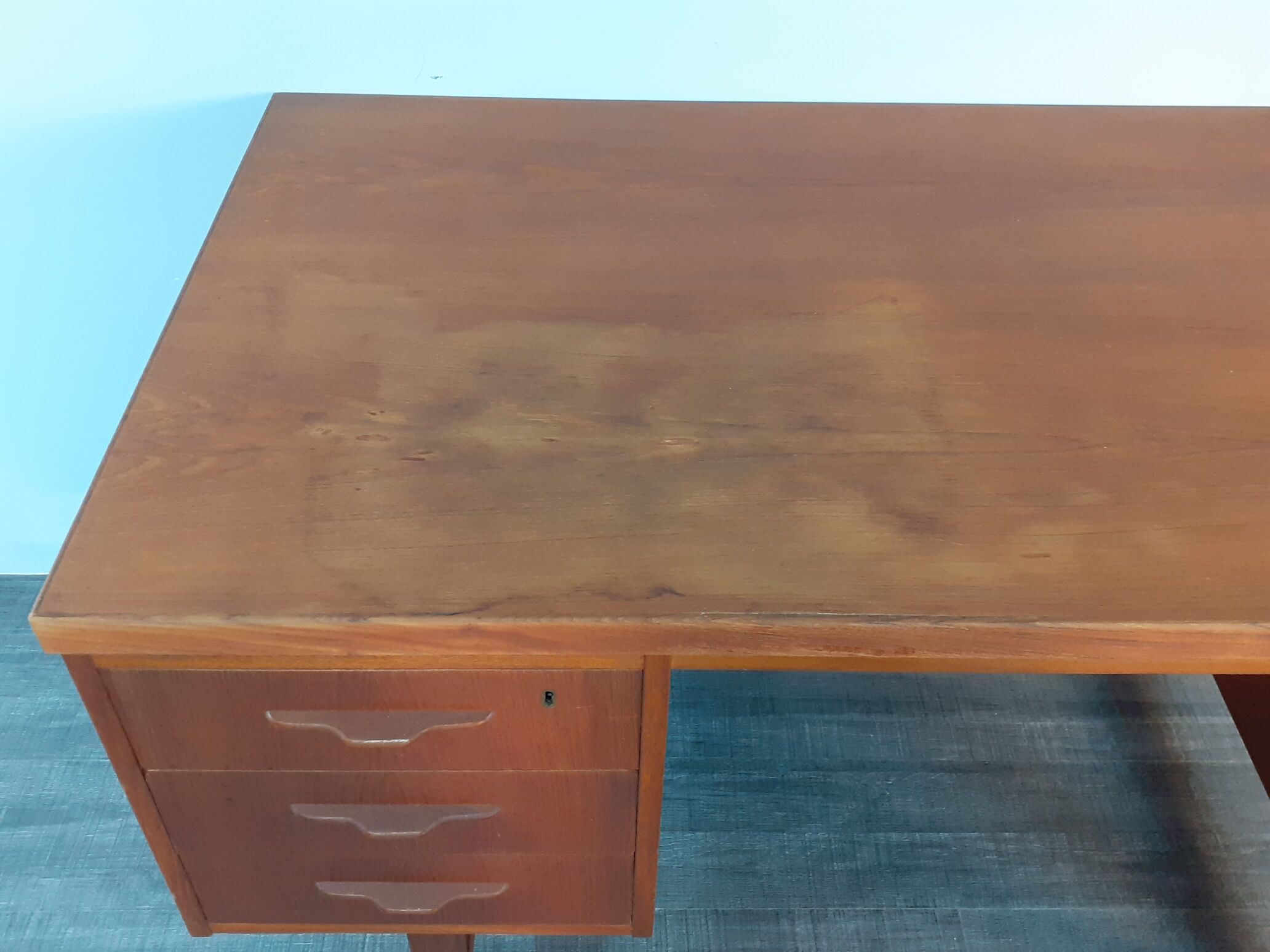 Small danish vintage desk in 1960s teck