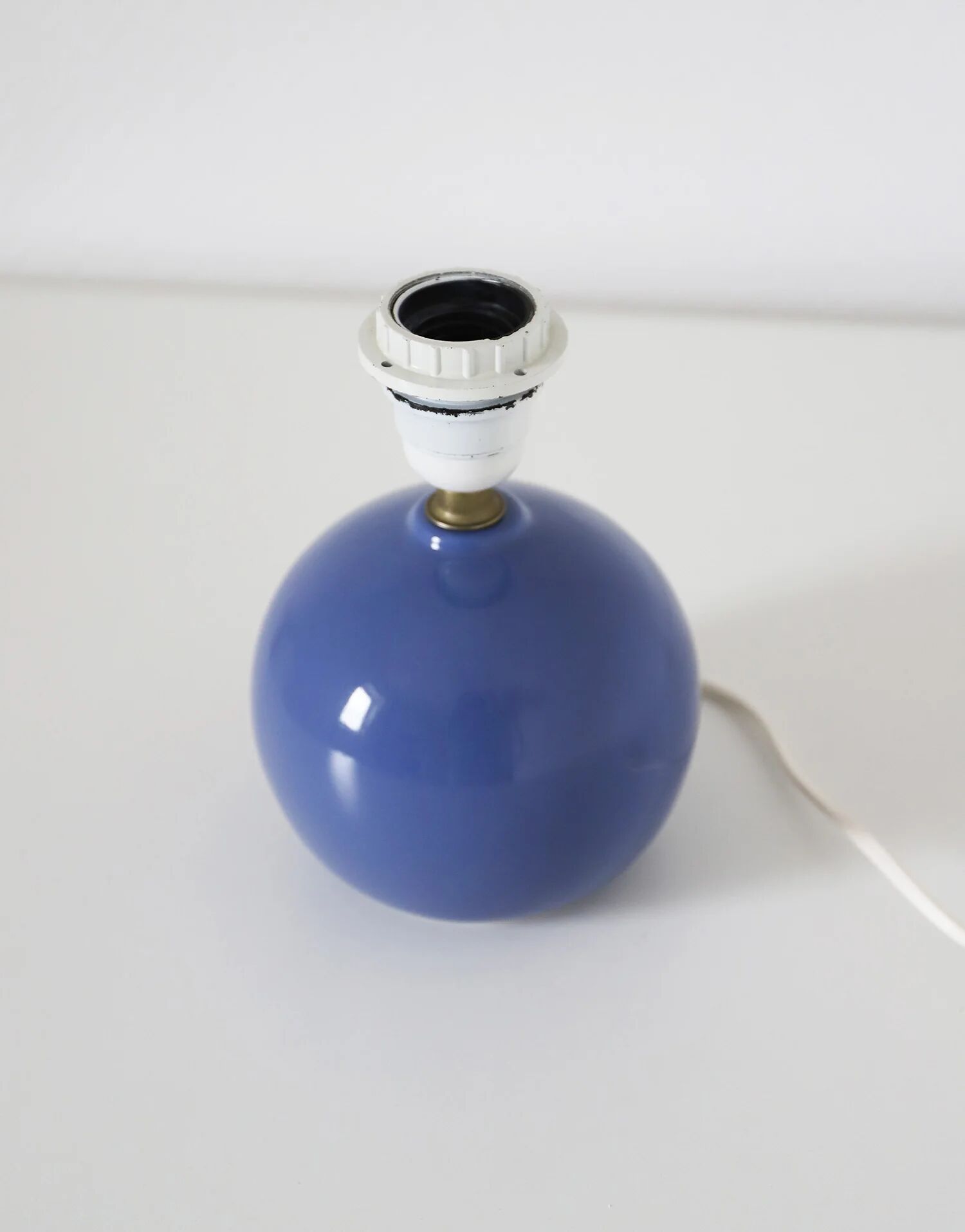 Handcrafted table lamp – Vintage ceramic and graphic design