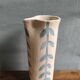 Pichet carafe grès brut motif feuille végétal estampillé fabrication a