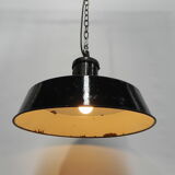 Industrial hanging lamp with enamelled shade