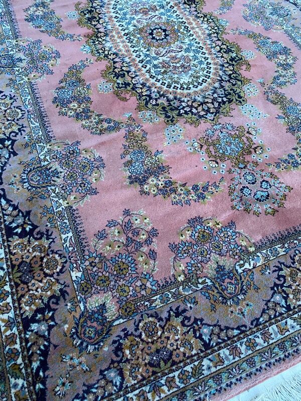 Large Persian style rug 202x300 cm