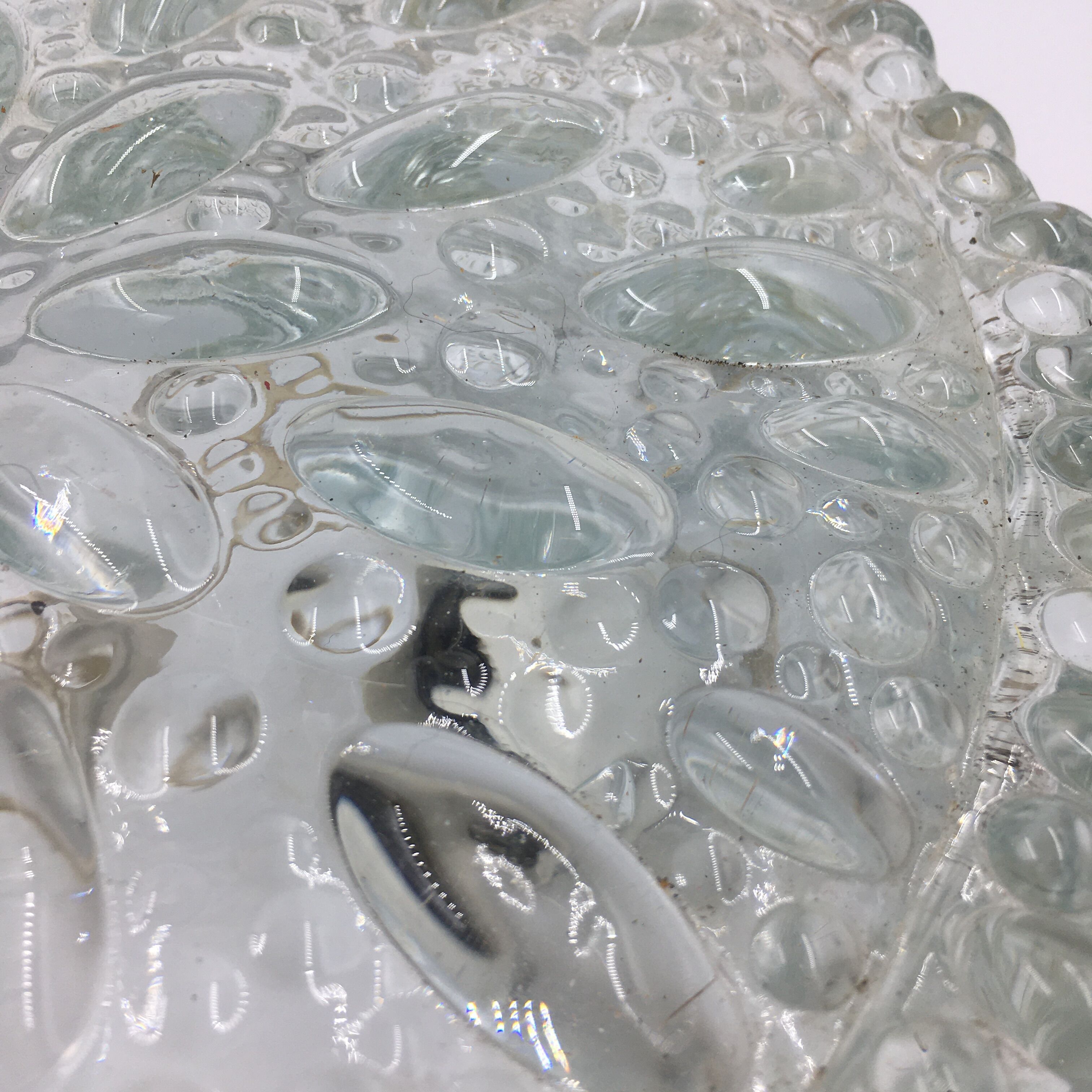 Round ceiling lamp in molded glass with relief