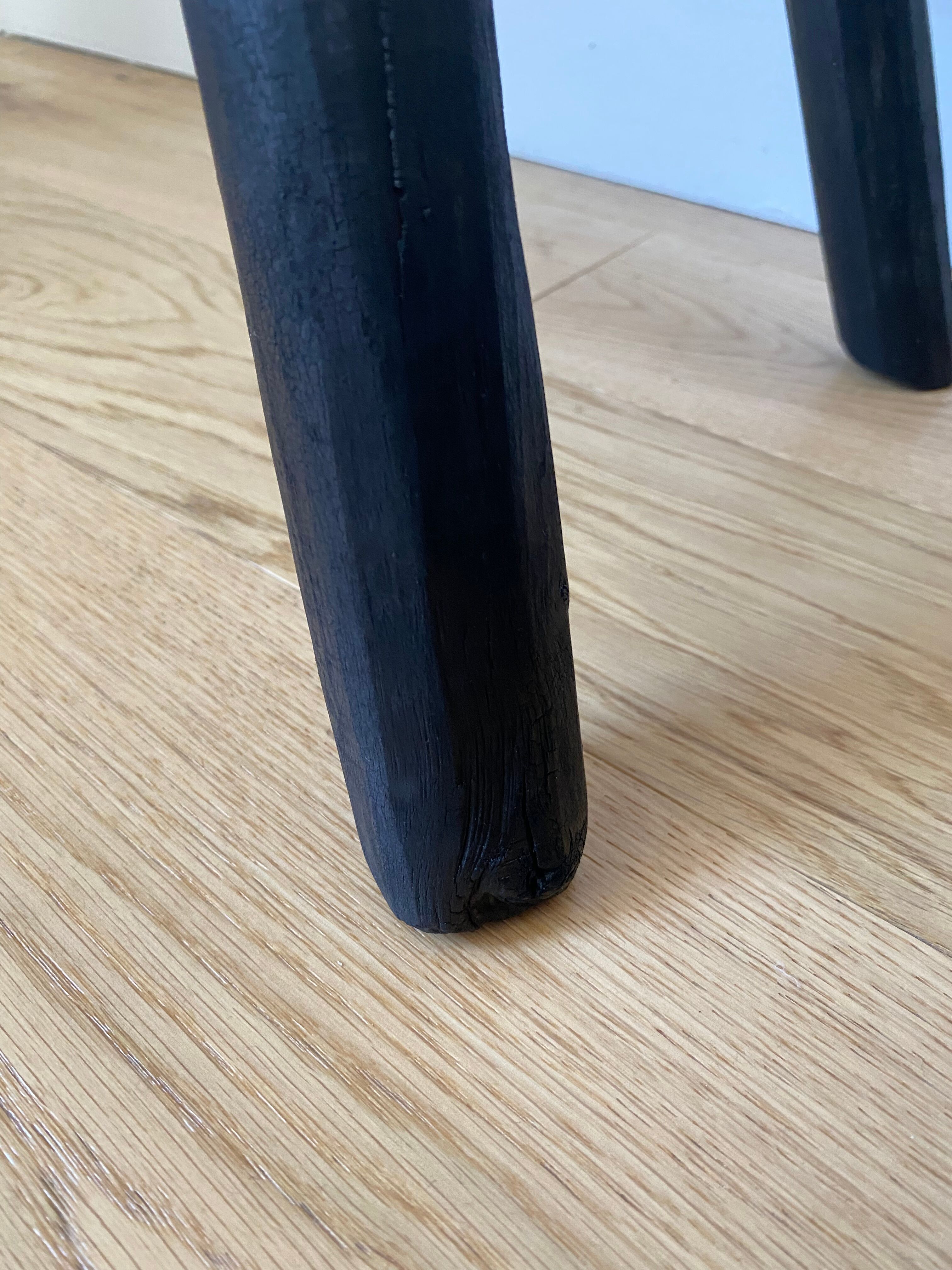 Tripode finition bois brûlé