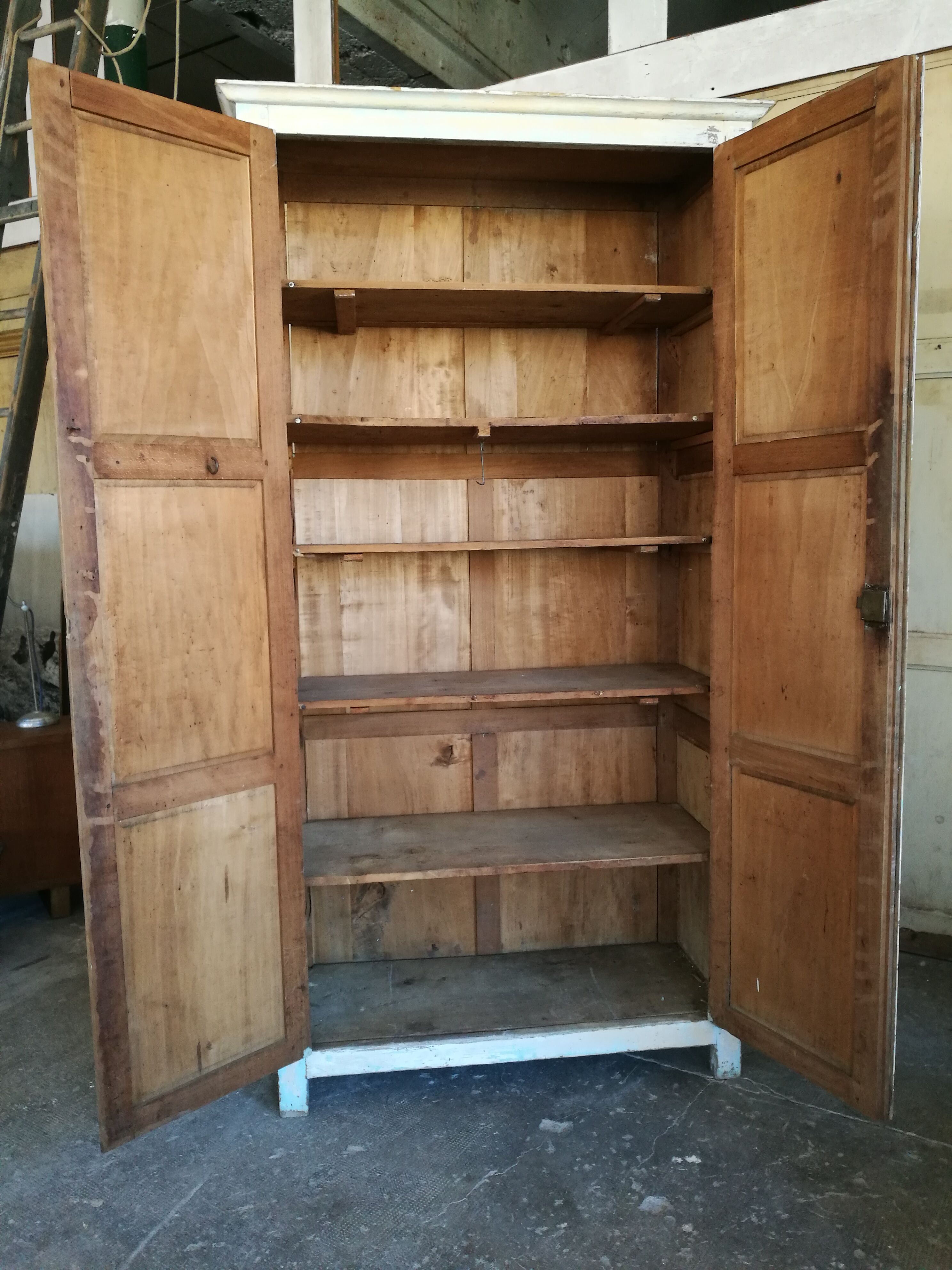 Original Parisian wardrobe patina