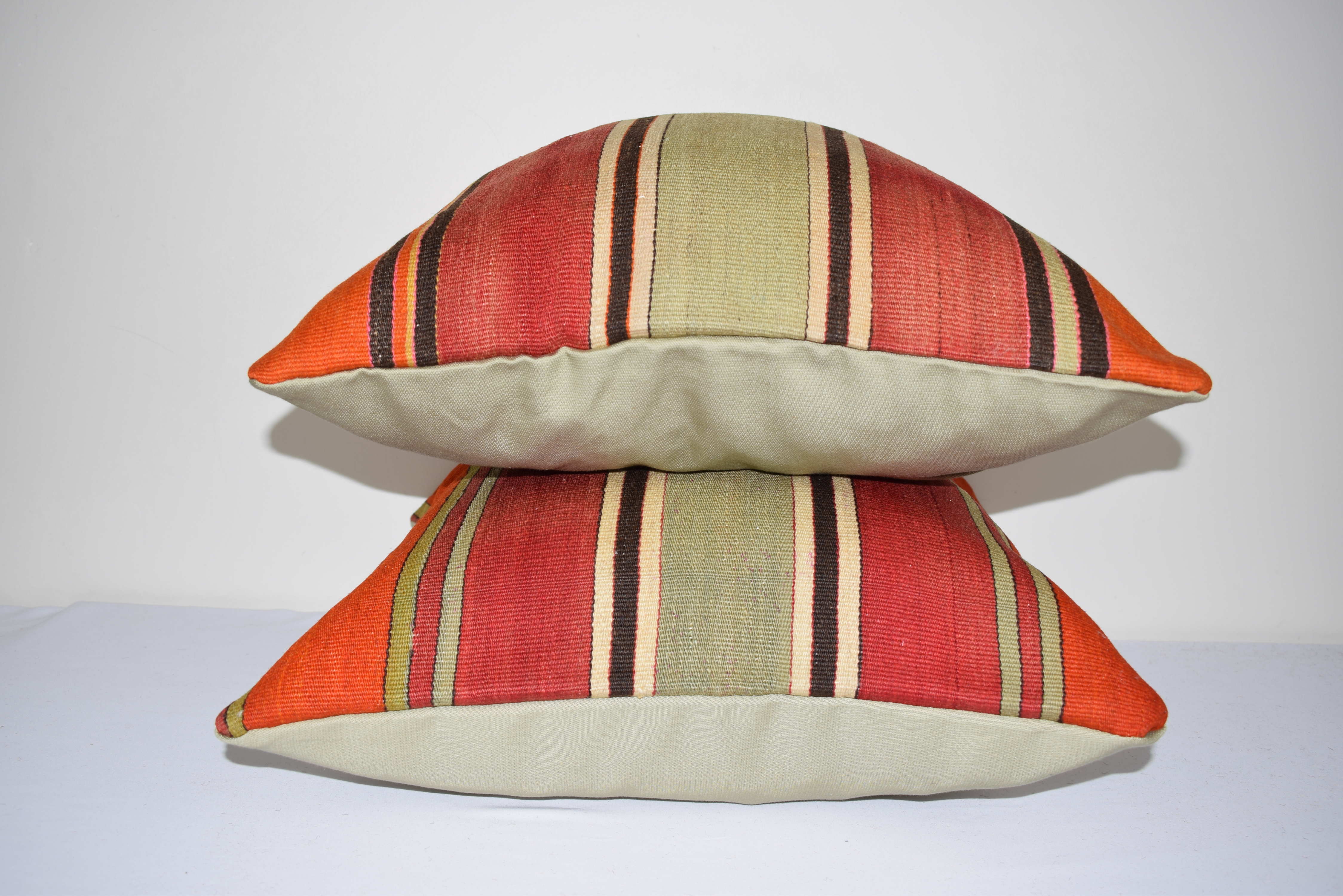 Single, plain Turkish Ak574 striped Kilim cushion cover