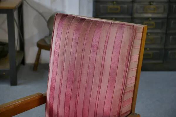 Fauteuil en chêne et velours 1940’s