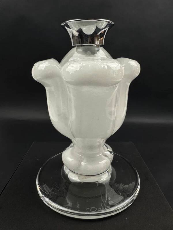 Daum France candle holder in frosted crystal and chrome-plated metal frame, height 15 cm