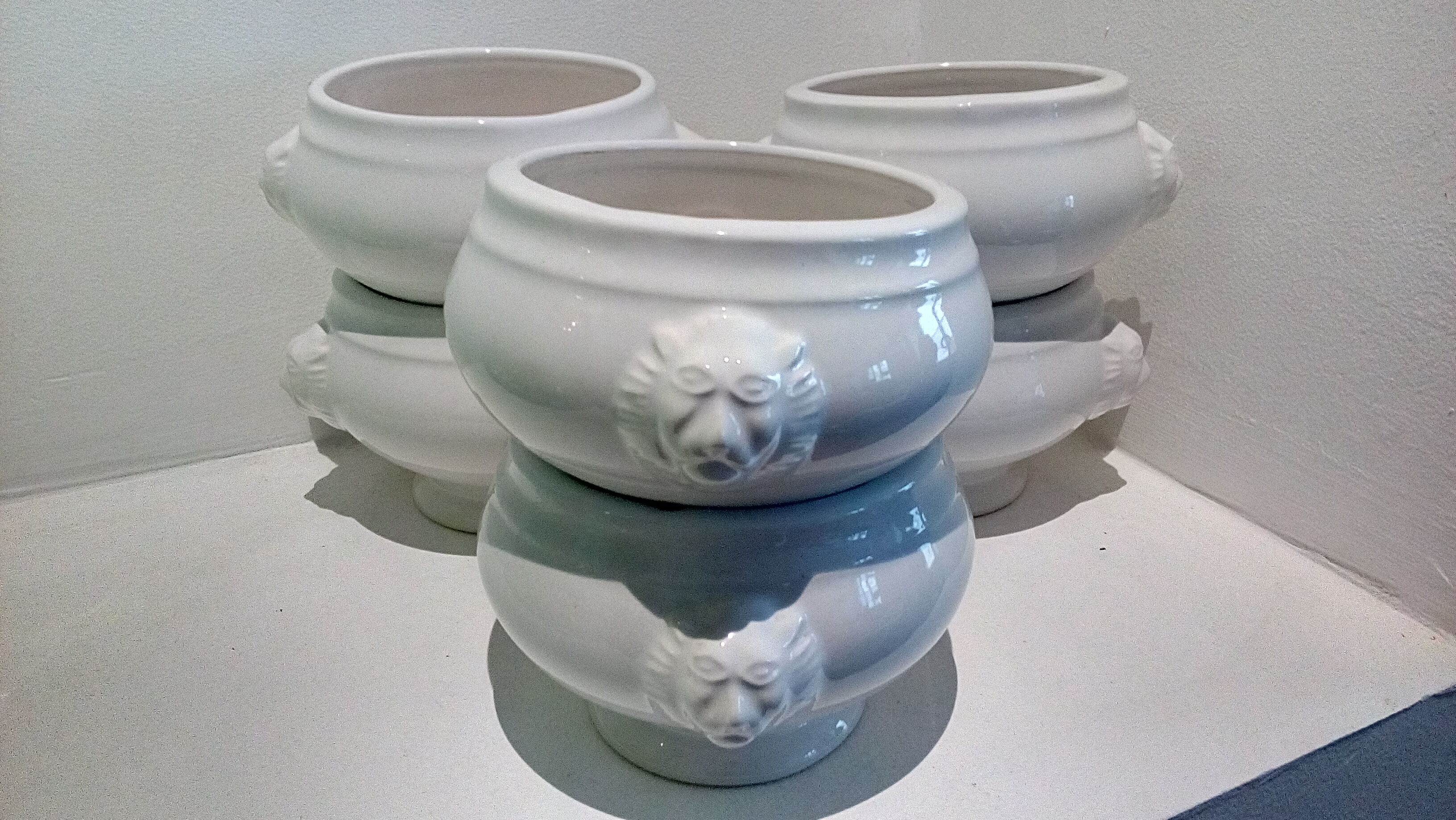Set of 6 white ceramic lion-headed ceramic soup bowls