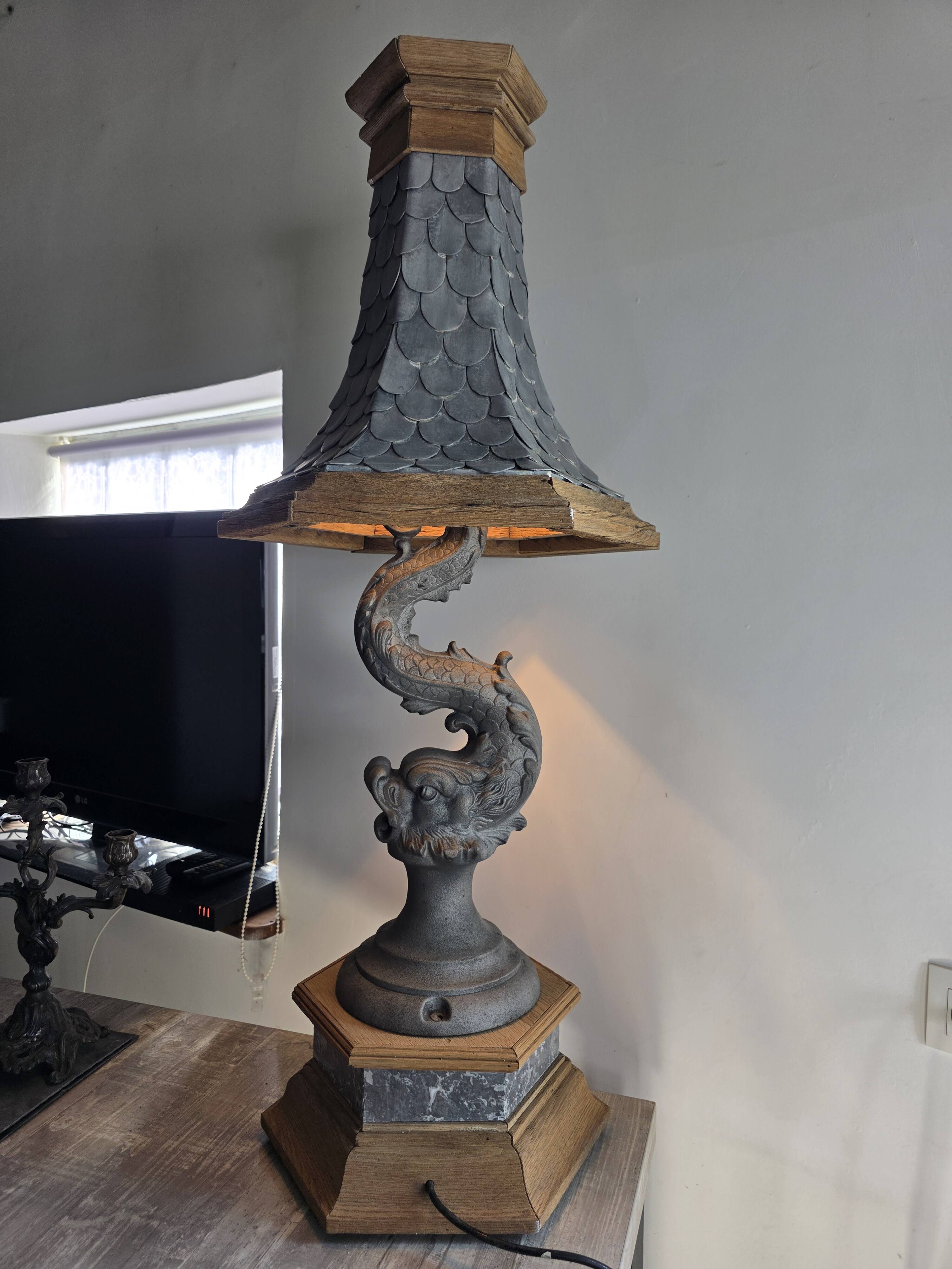 Monumental lamp with a dolphin in cast iron and lead scales - 110cm