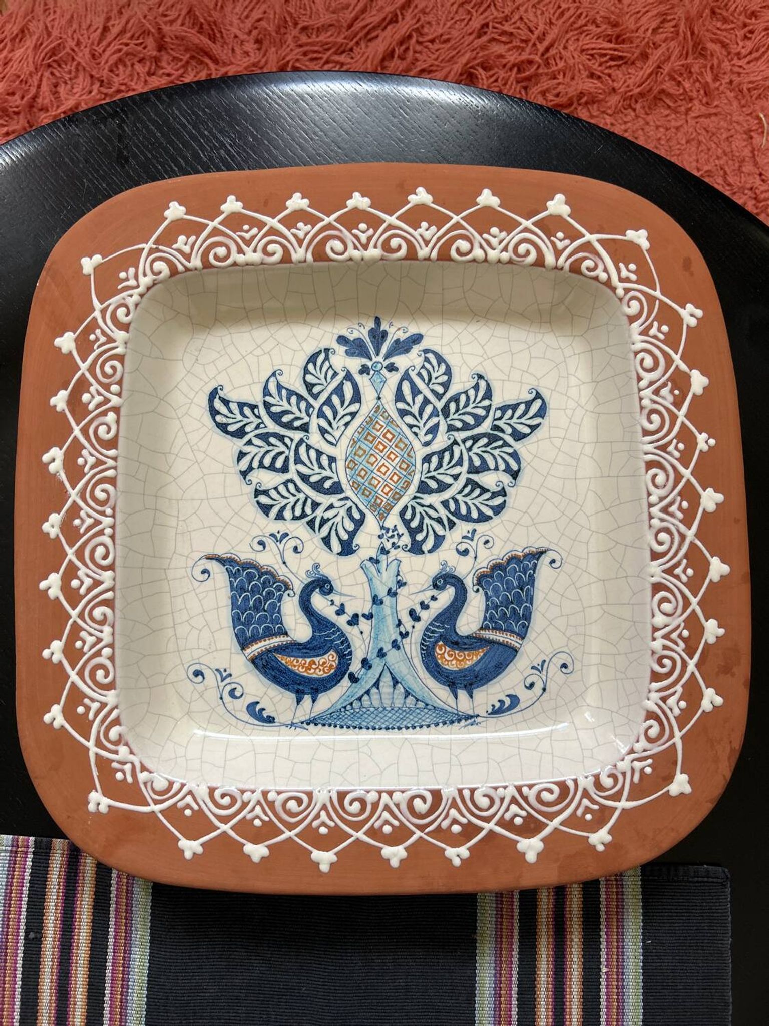 Dish for peacocks