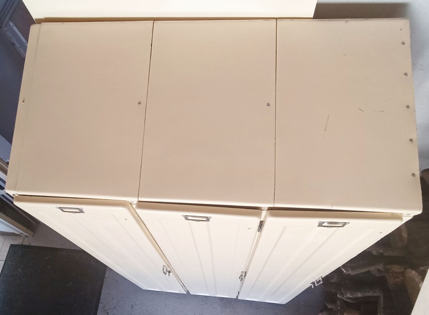 Fiber workshop cloakroom