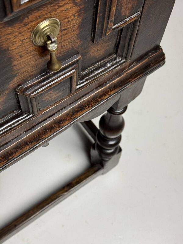 Commode anglaise du XVIIe siècle