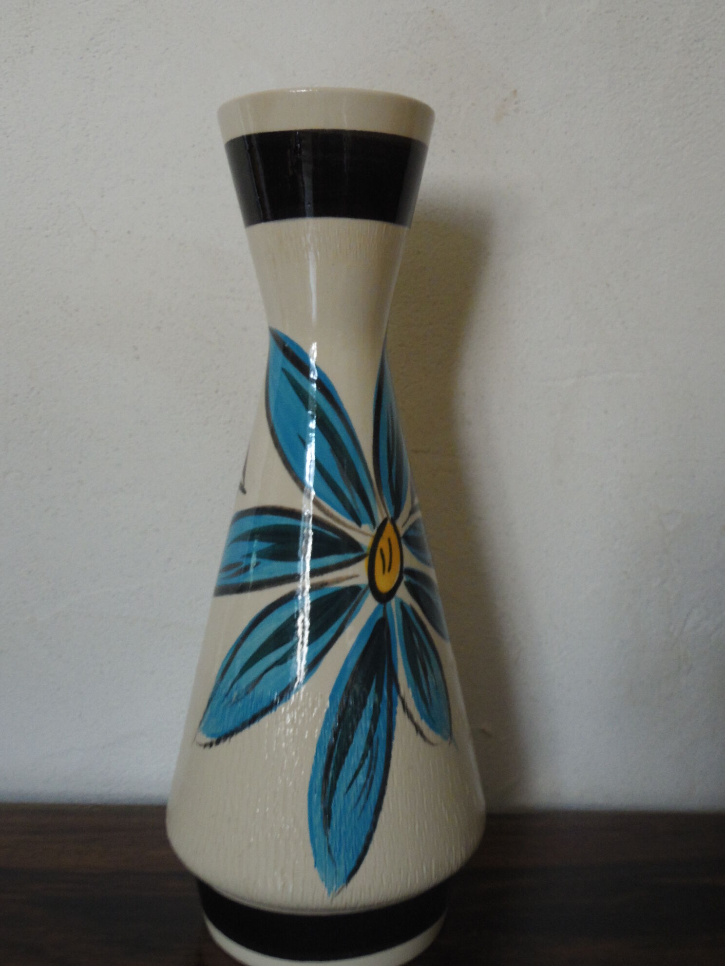 Vase West Germany à anse déco florale peinte à la main