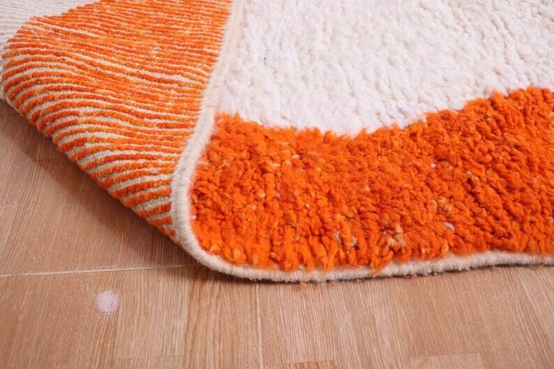 Handcrafted wool rug, size 140 x 260 cm