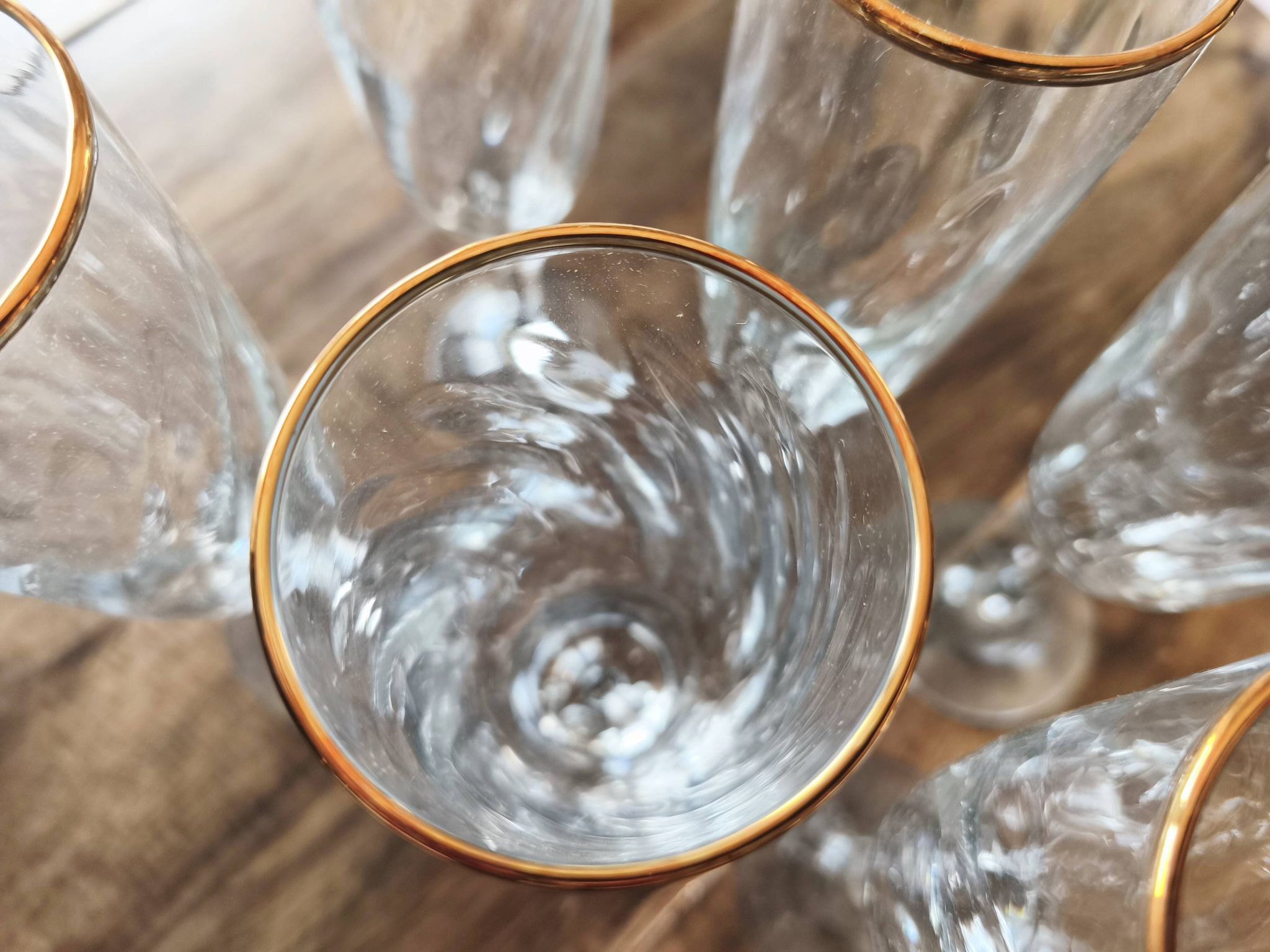 Set of 6 vintage champagne flutes with scrolled drinking rim and gold trim