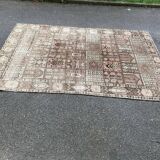 Handmade beige Bakhtiar rug with flowers 200x300.