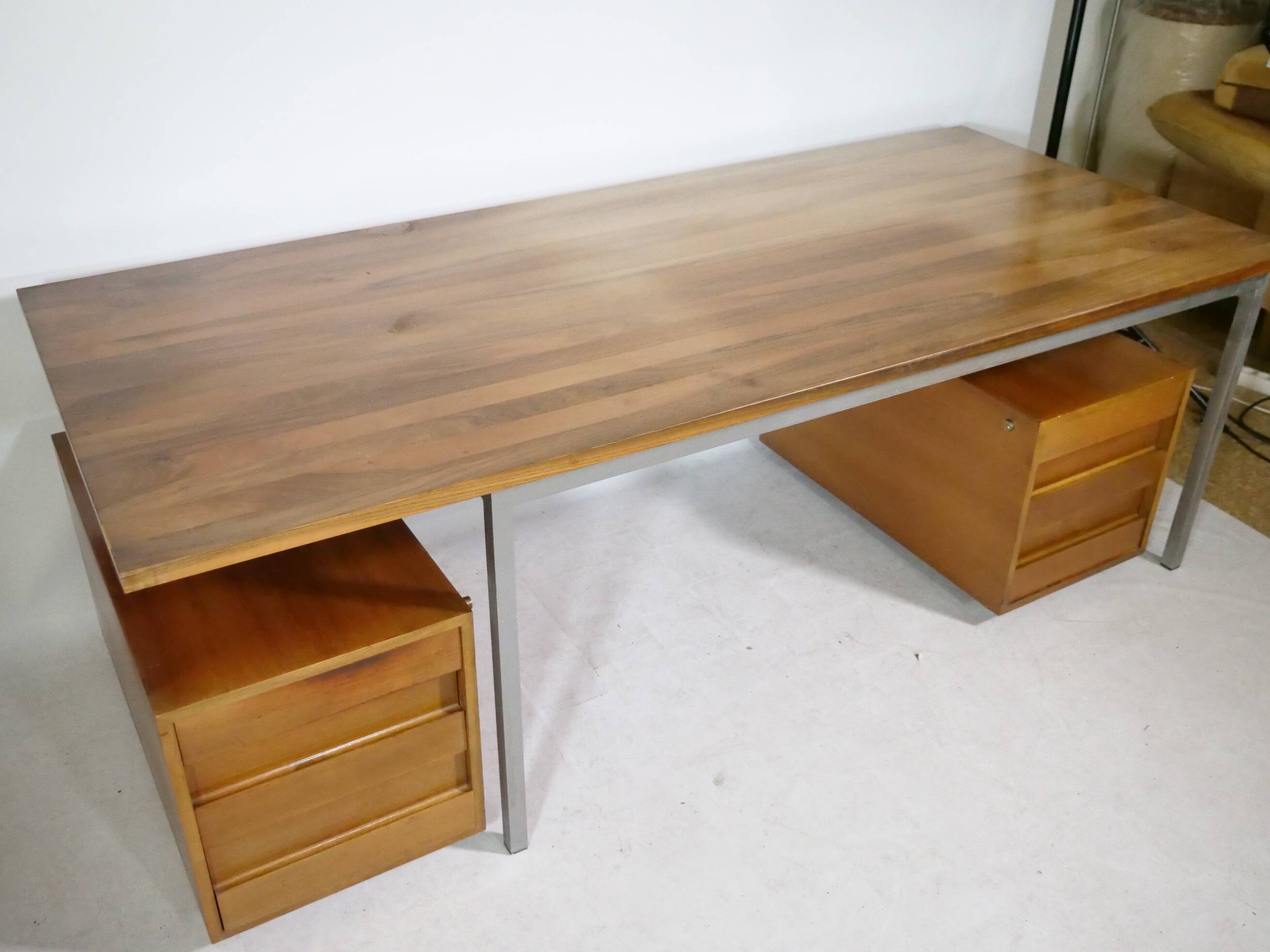 Mid-Century Behr Desk in Walnut with 2 Drawer Containers, Germany, 1970s
