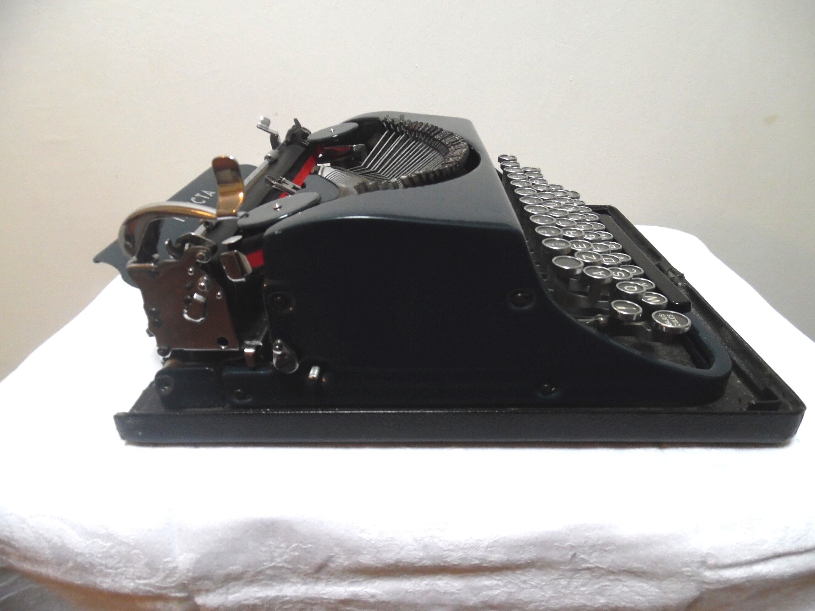 Invicta olivetti typewriter