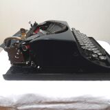 Machine à écrire  olivetti invicta