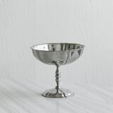 6 silver stainless steel bowls.