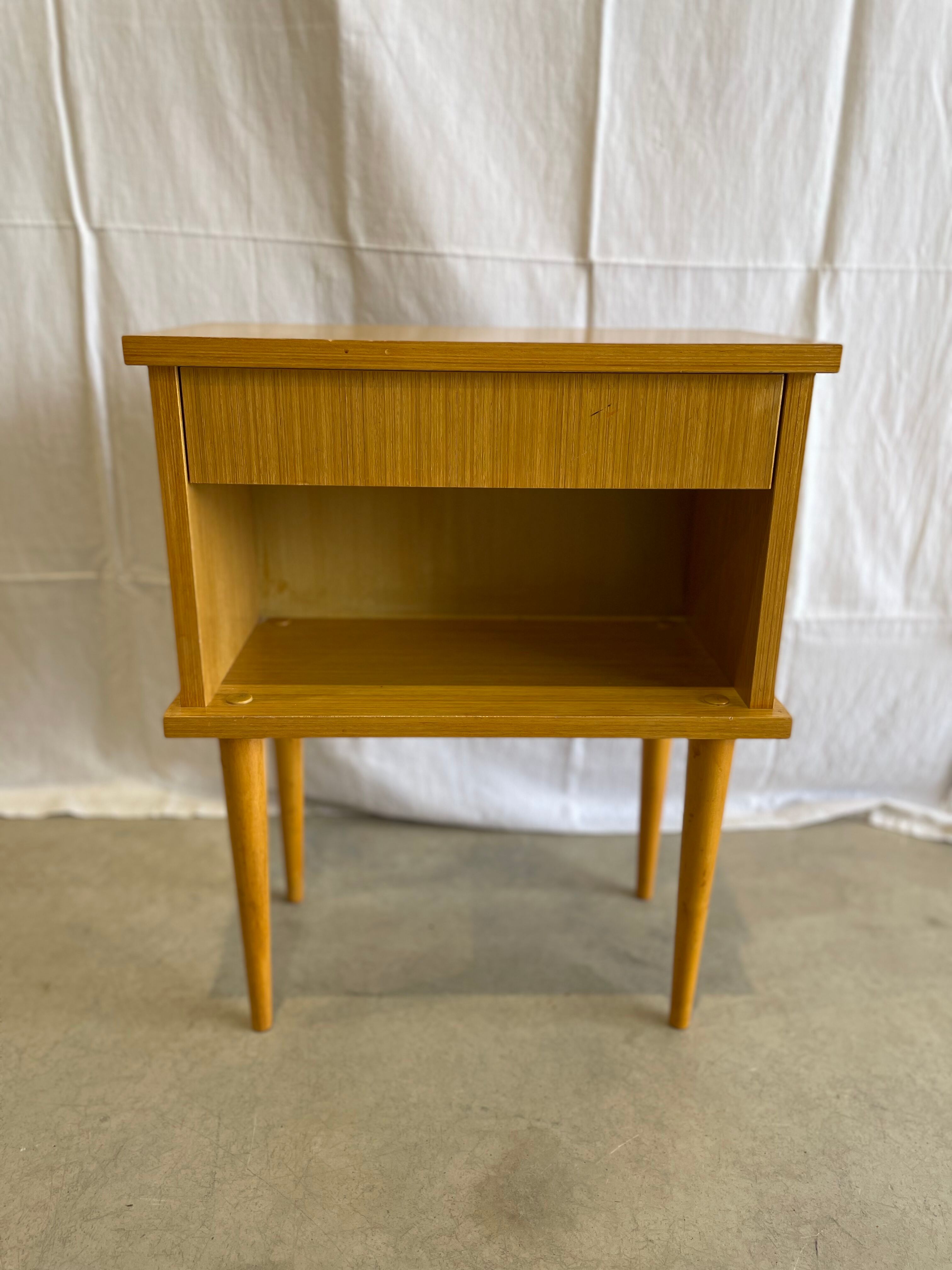 Mid-Century Scandinavian bedside table by Capelle, 1970s