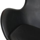 Fauteuil Egg en cuir noir d'Arne Jacobsen pour Fritz Hansen