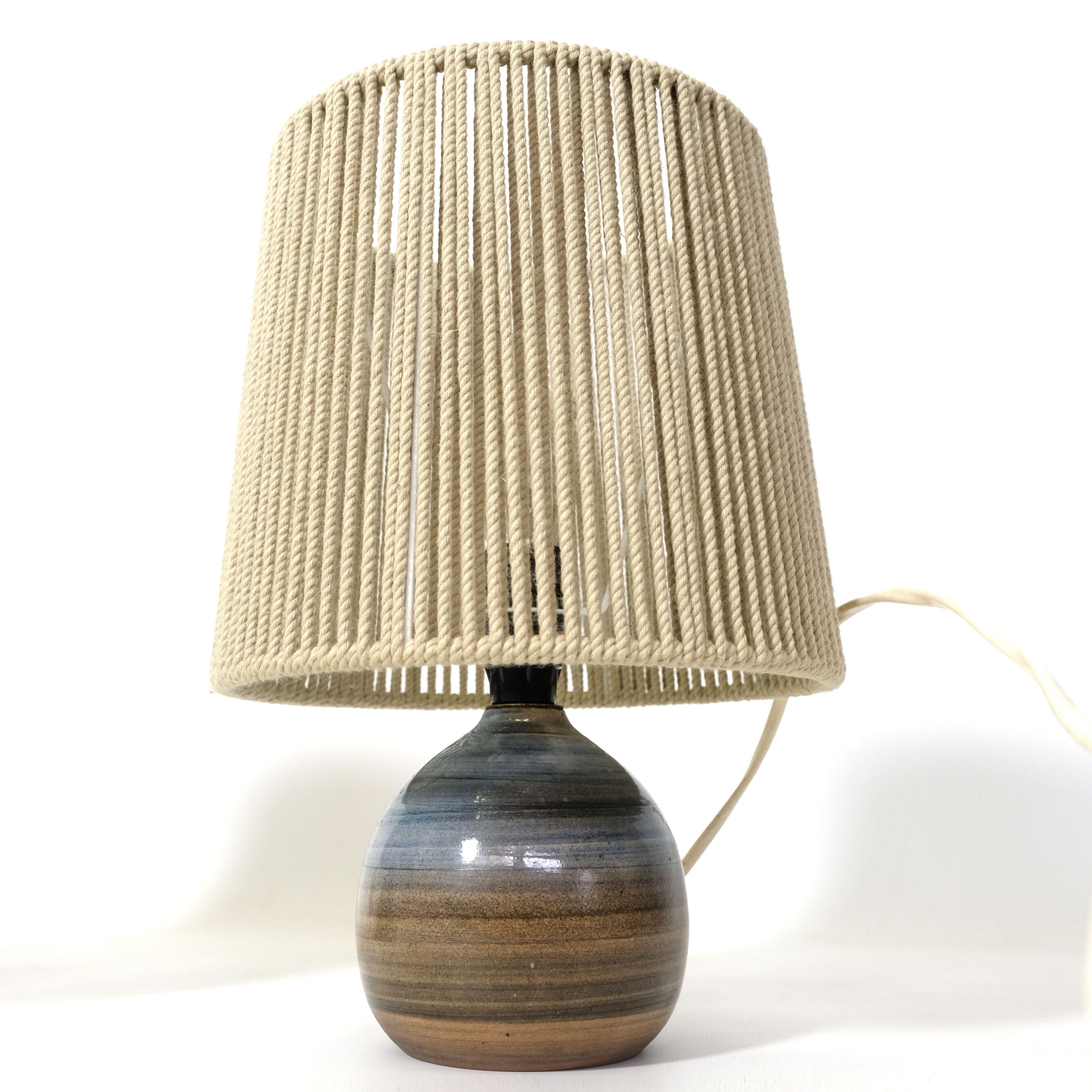 Pair of bedside lamps, rope blinds