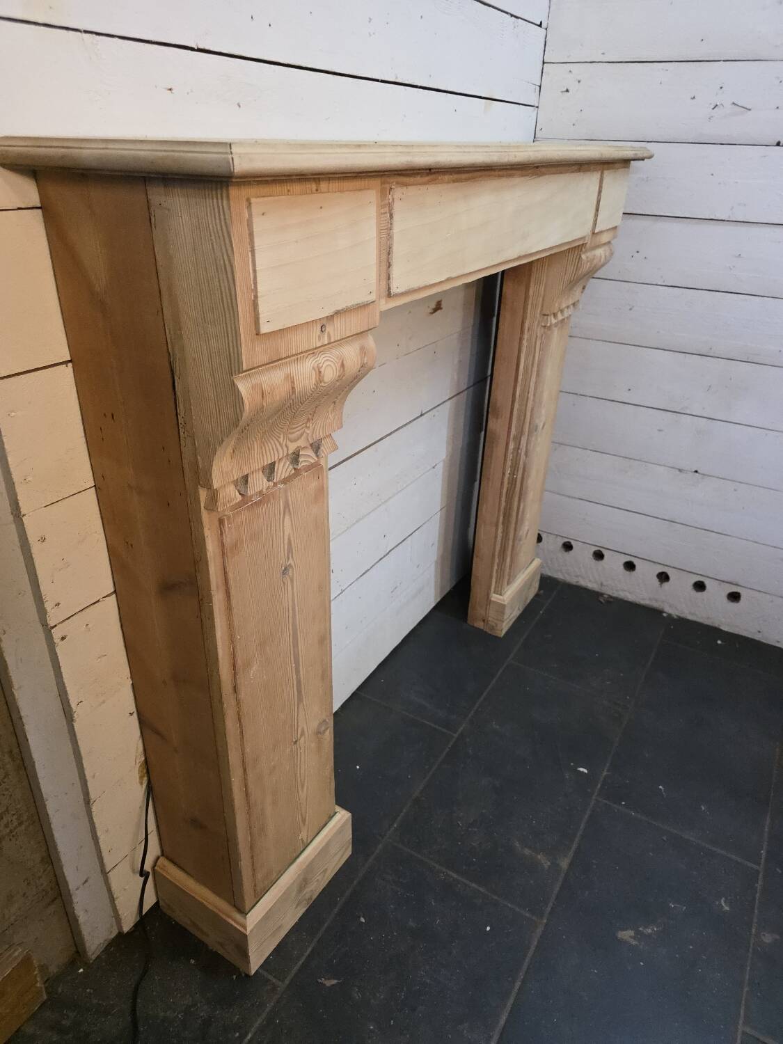 Manteau de cheminée en bois