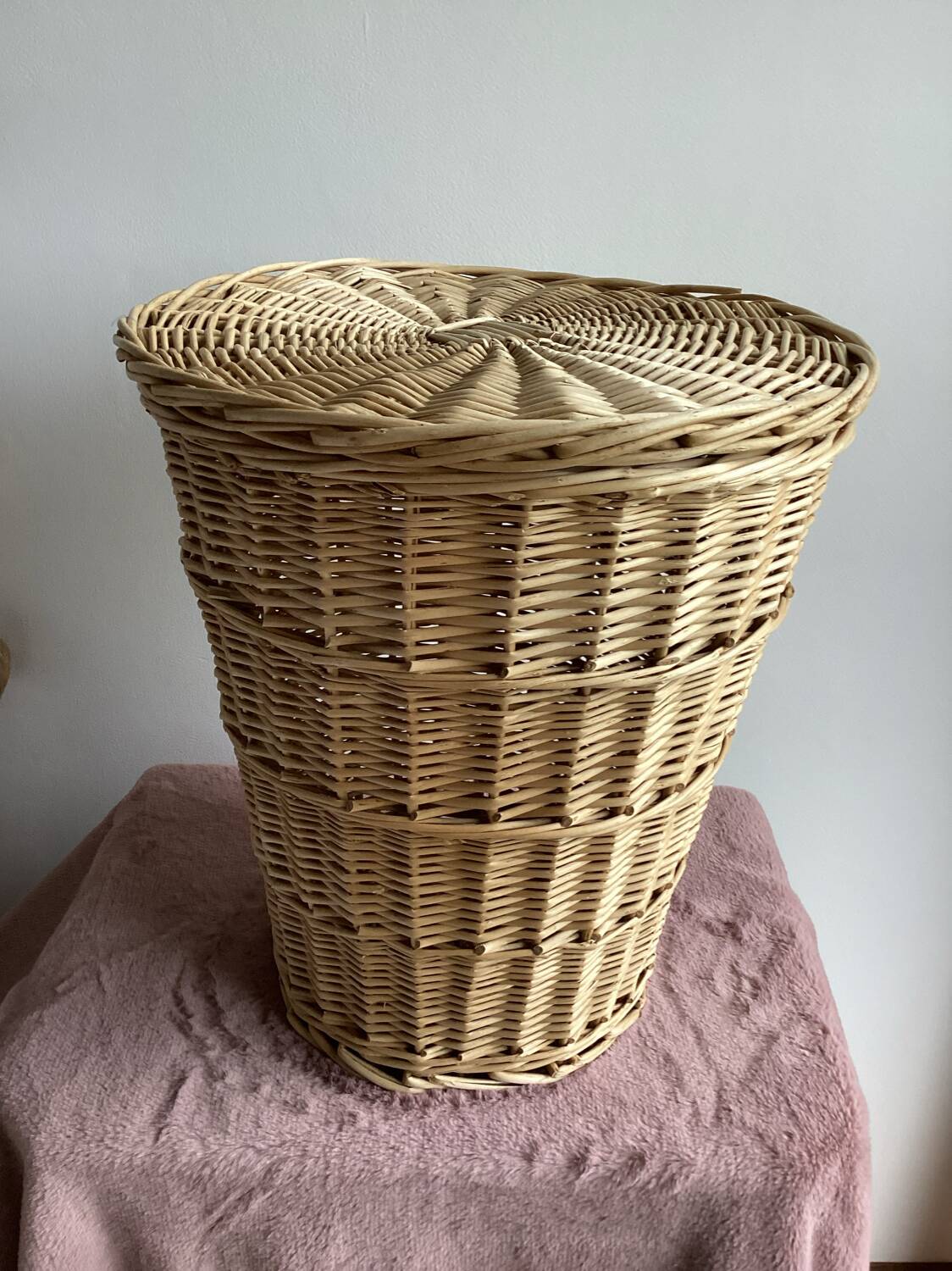 Basket basket with lid