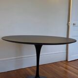 Black Knoll tulip table