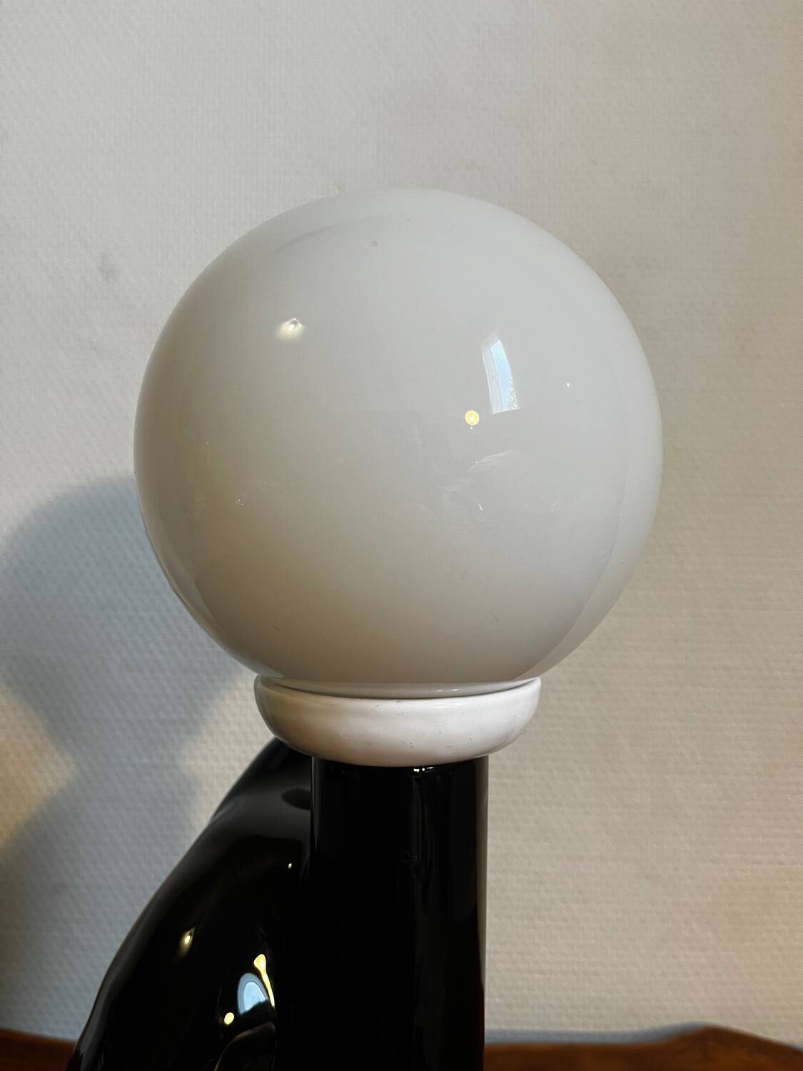 Cat lamp with opaline globe from the 80s