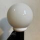 Lampe chat avec globe opalin année 80
