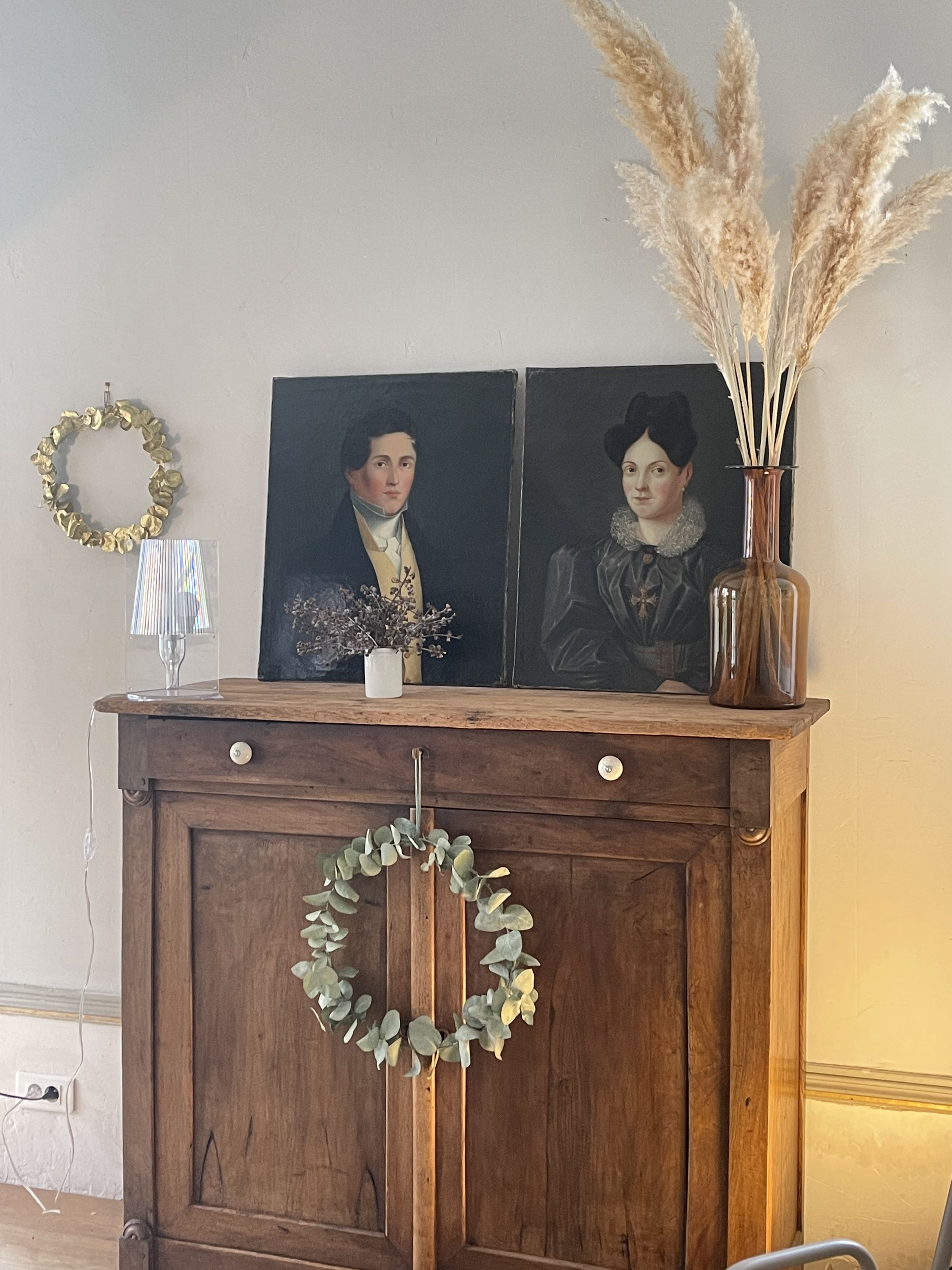 Duo portraits of a young couple painting on oil
