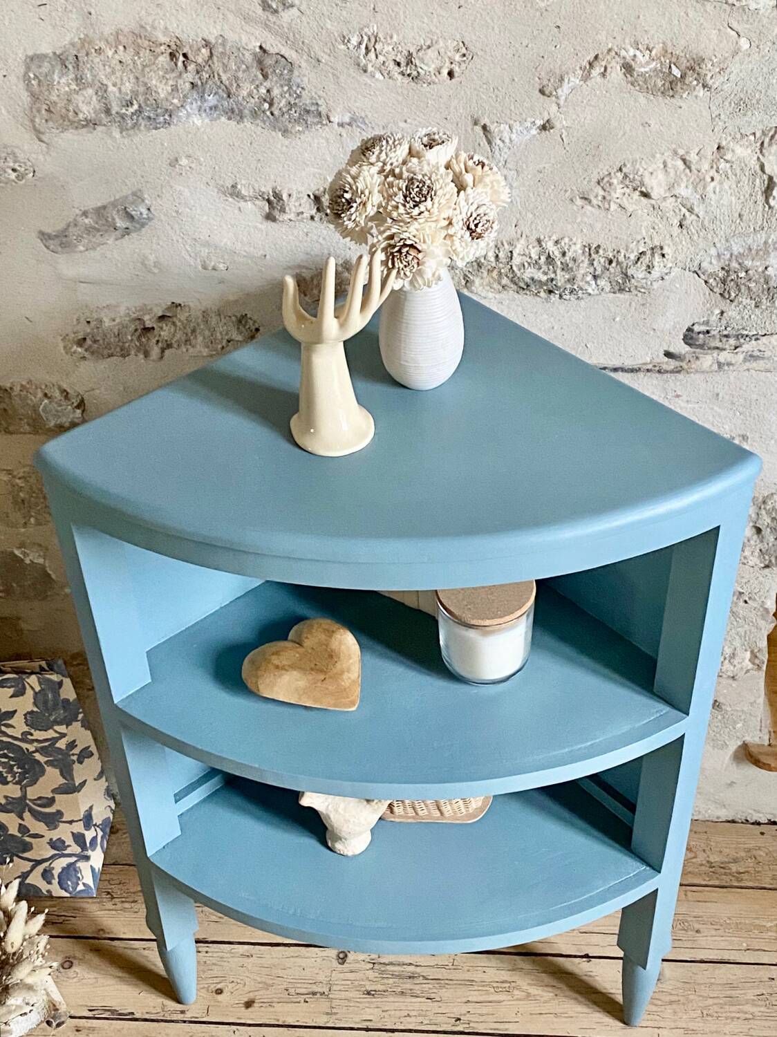 Corner cabinet