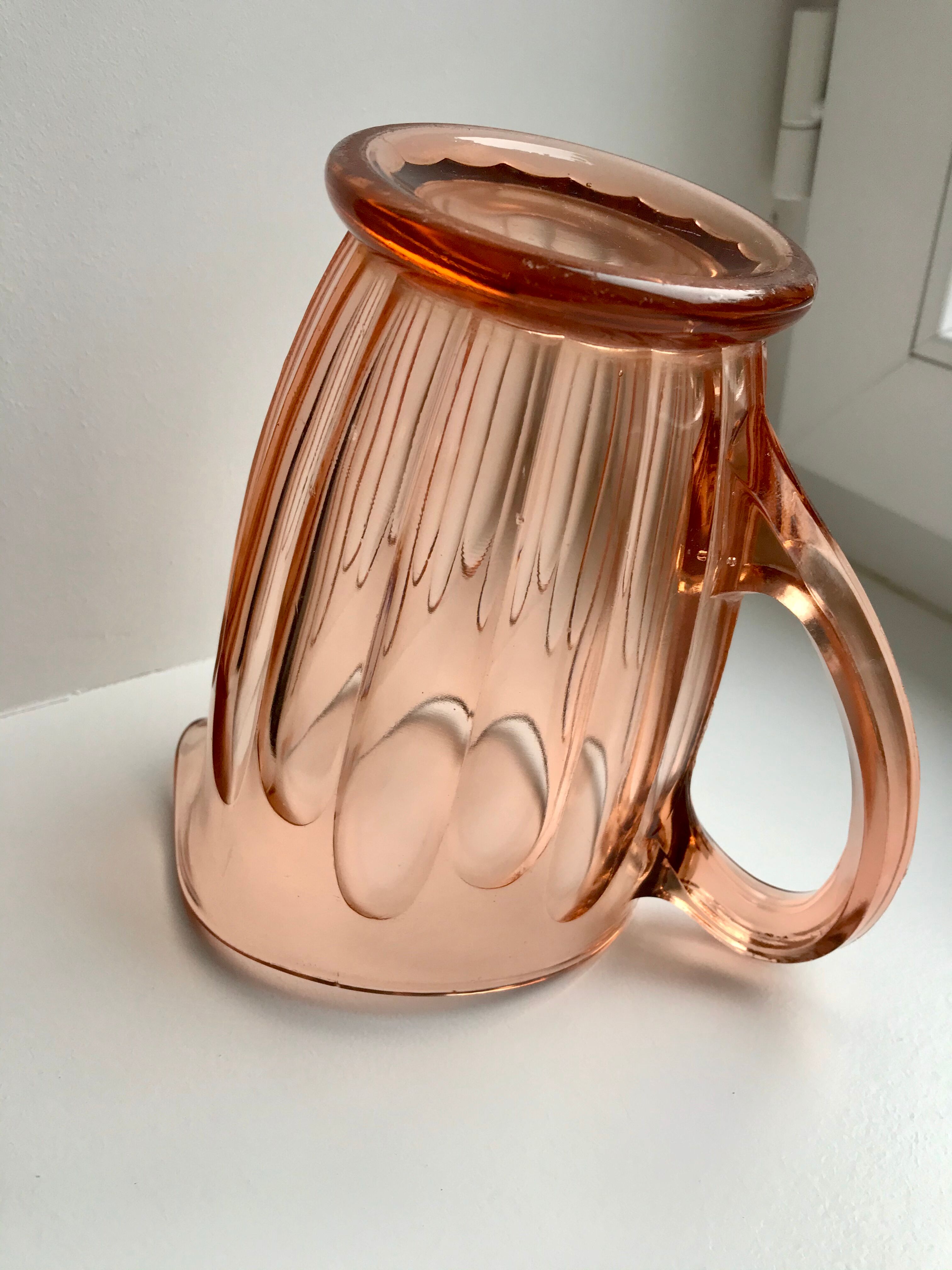 Pink pitcher in molded glass 50s