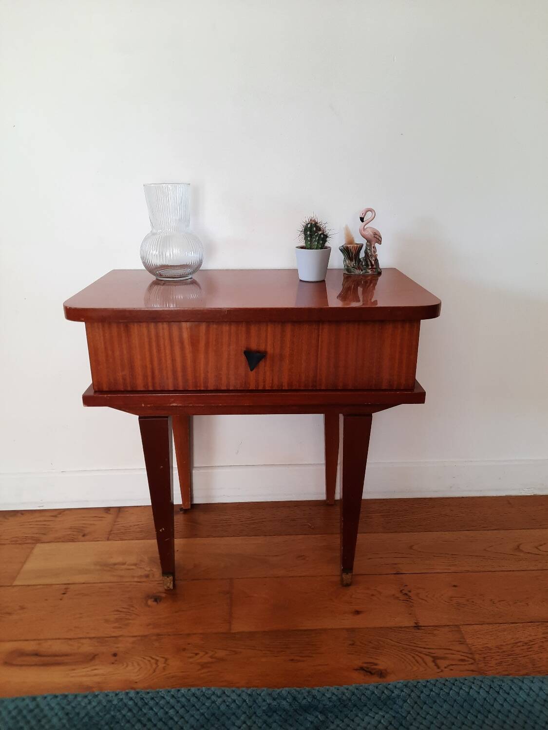 Petit meuble-chevet vintage pieds compas