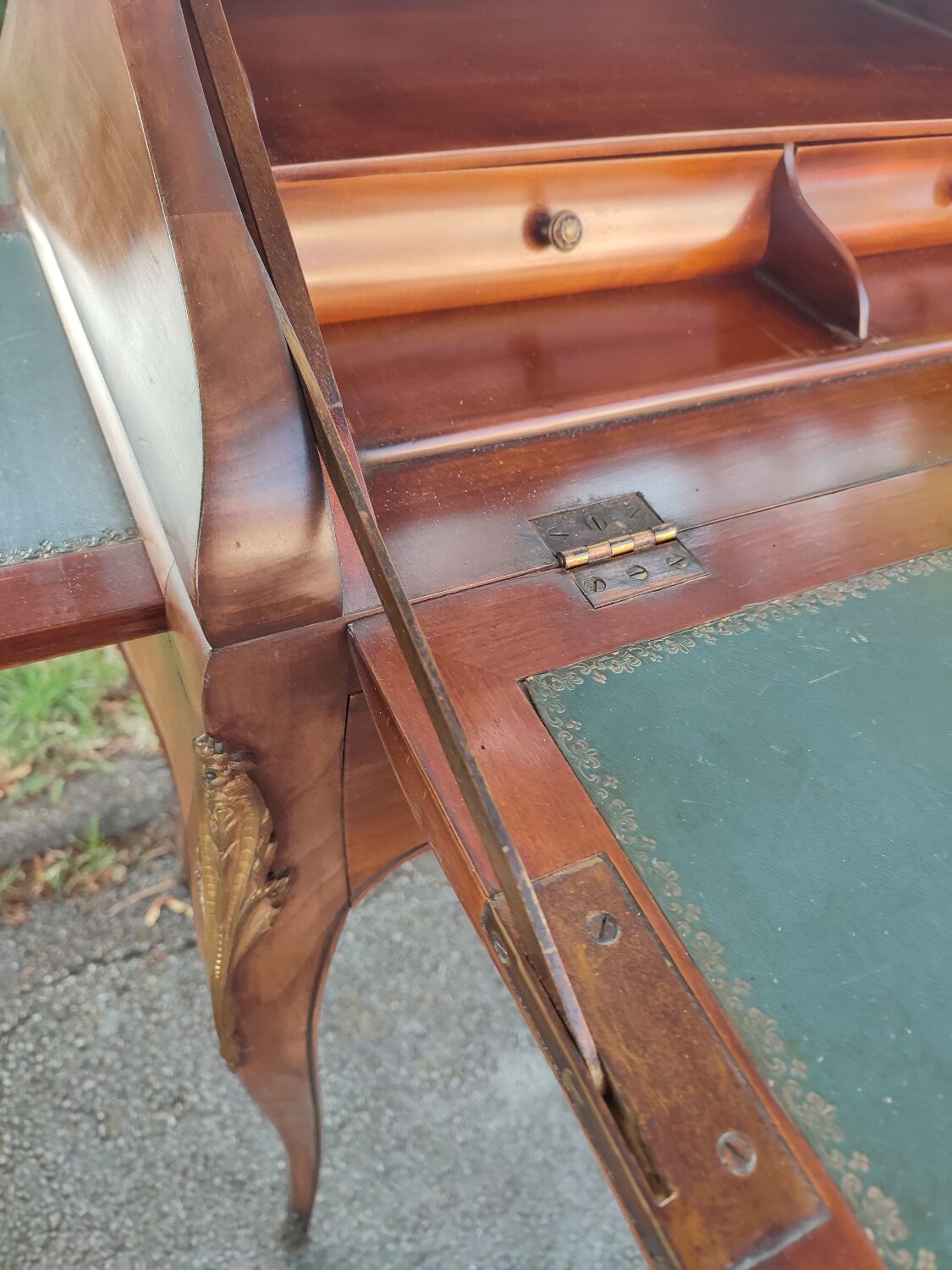 Slope office, speed bump secretary