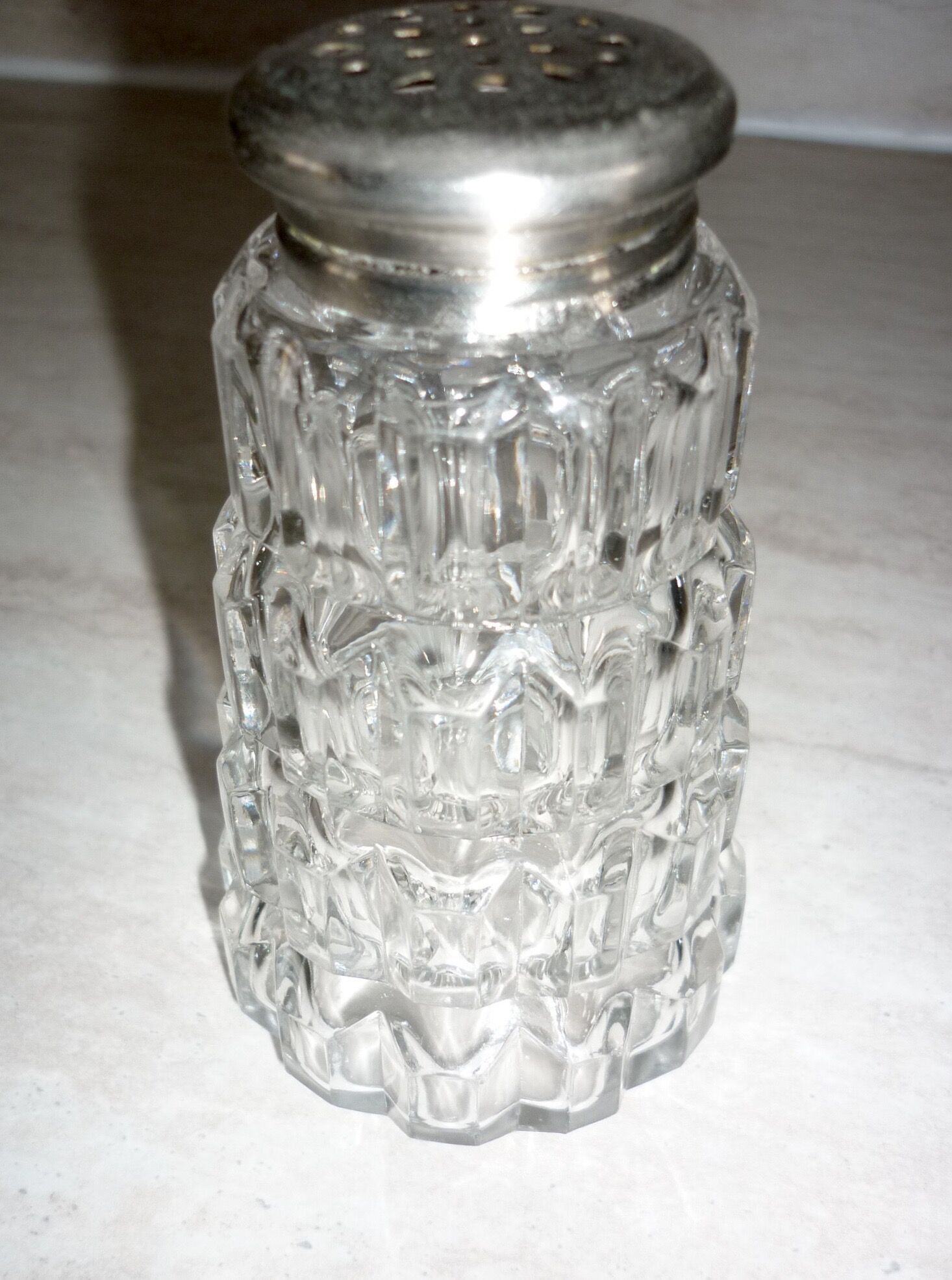 Saupoudreuse/sucrier en verre