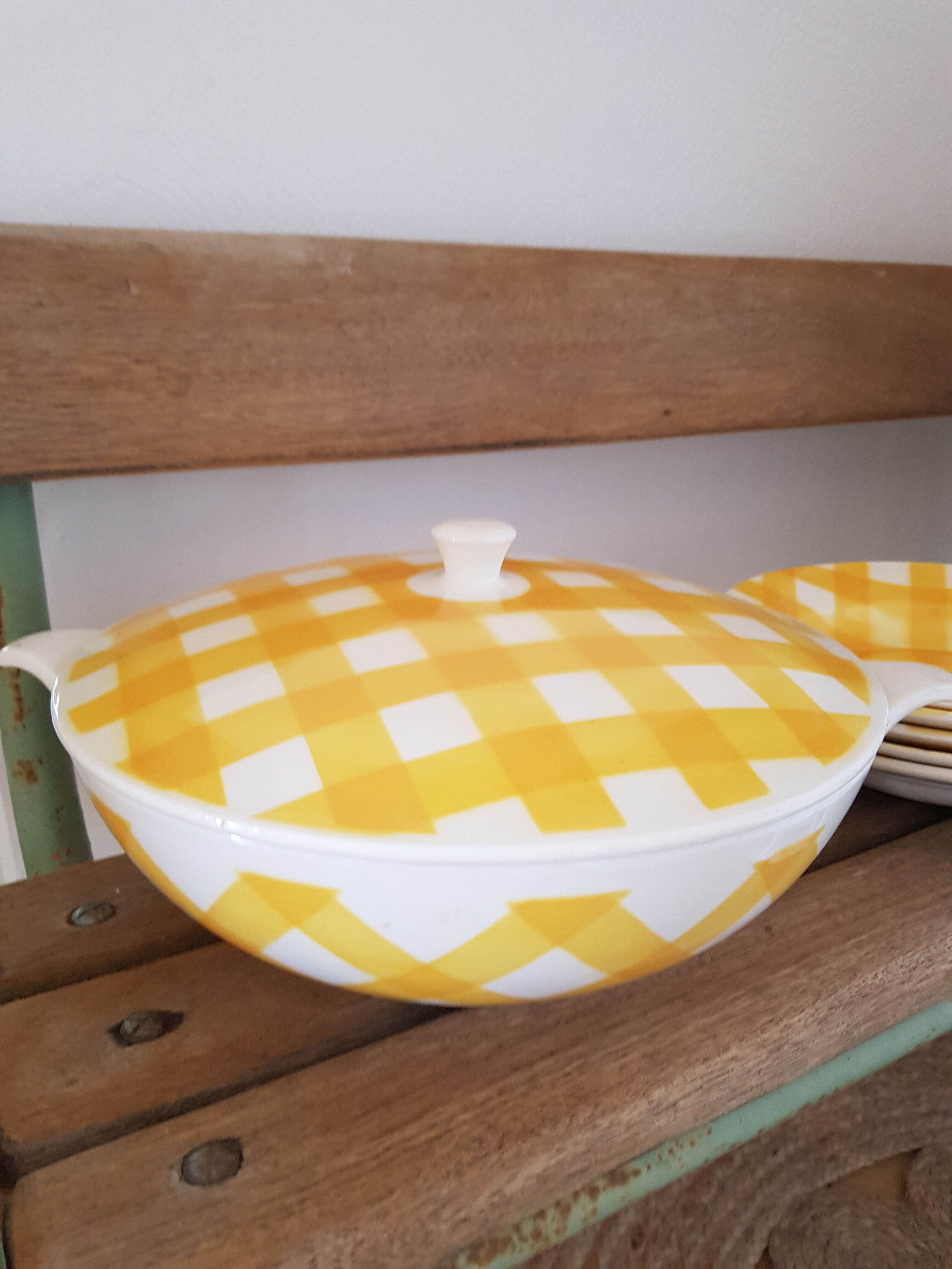 Soupière and 4 plates