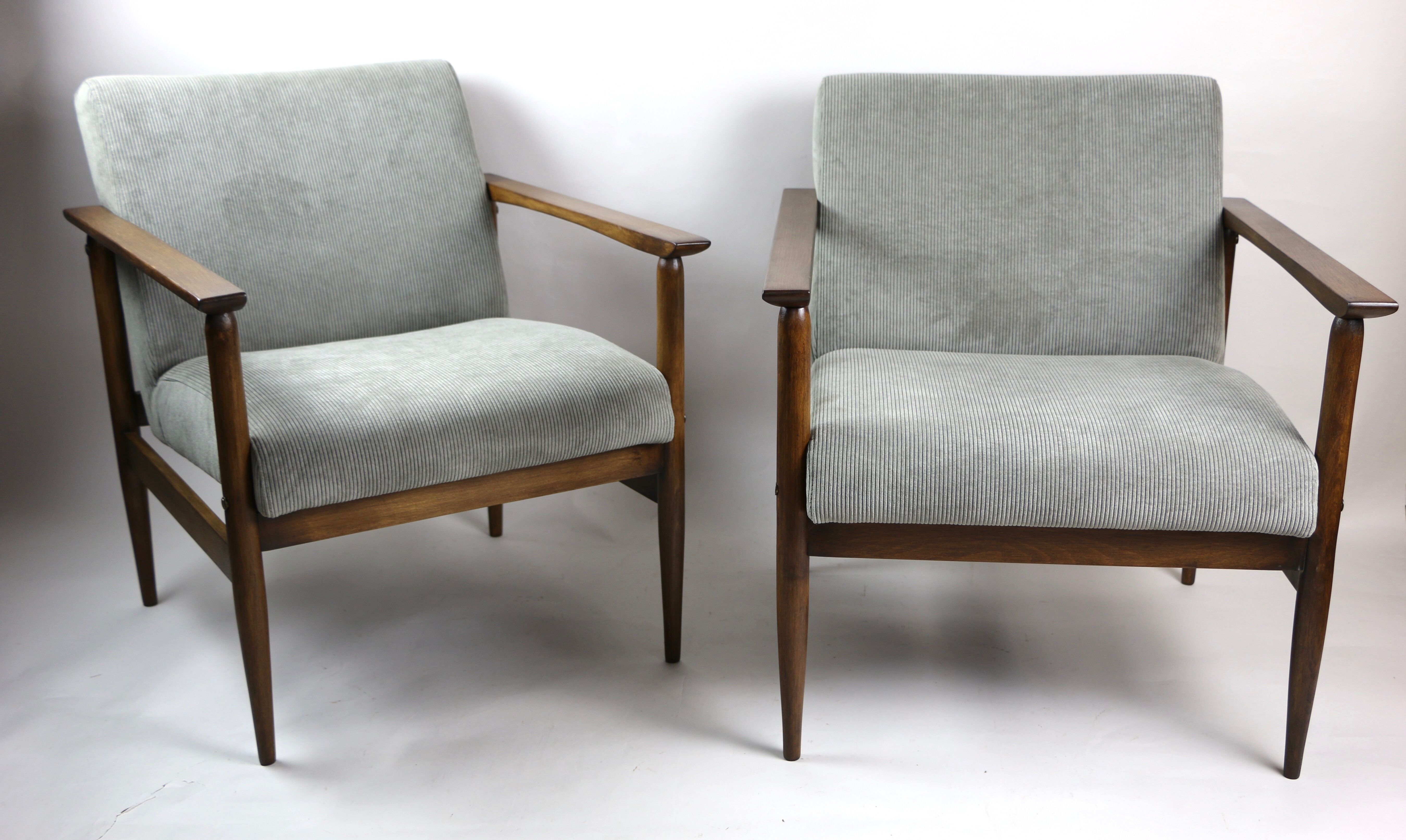 Fauteuil classique en velours côtelé, années 1970
