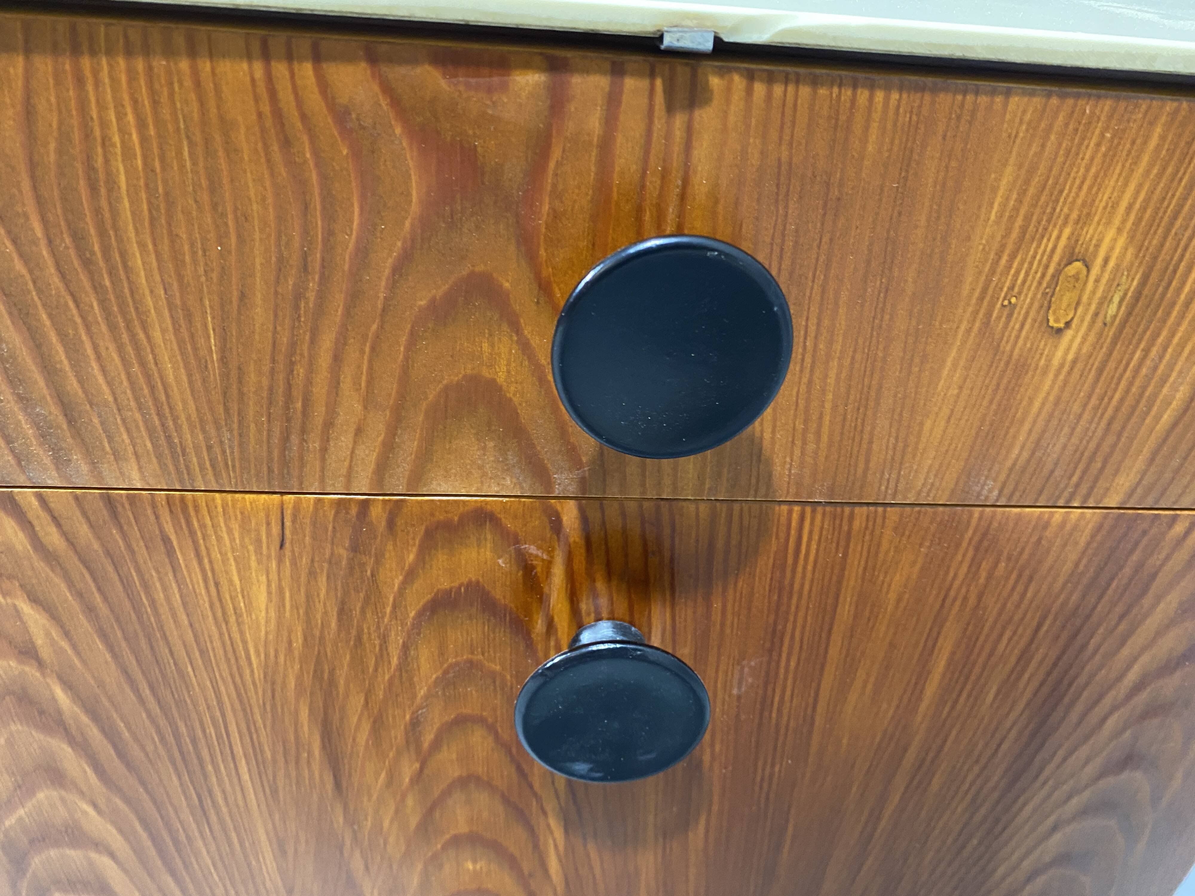 Tables de nuit entièrement restaurées par Jindřich Halabala pour ÚP Závody, années 1950, Tchécoslovaquie